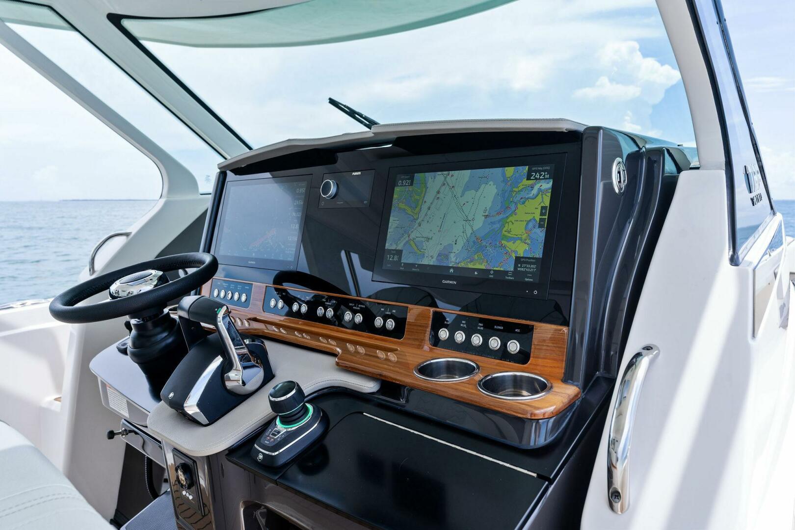 Slide: The Image of 2023 Tiara Yachts 38 LS - 5415495