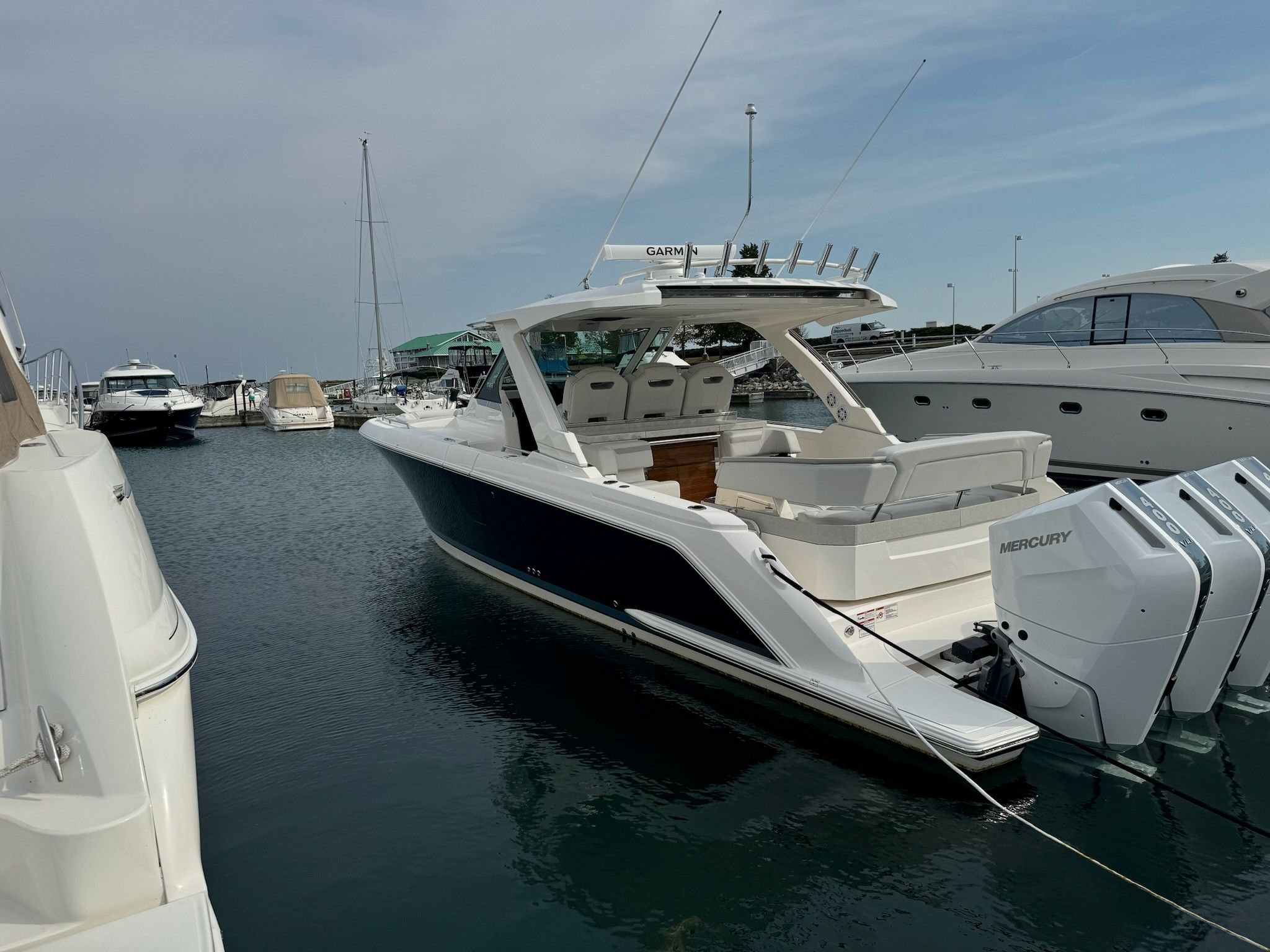 Slide: The Image of Tiara 38 LS 2025 - 1