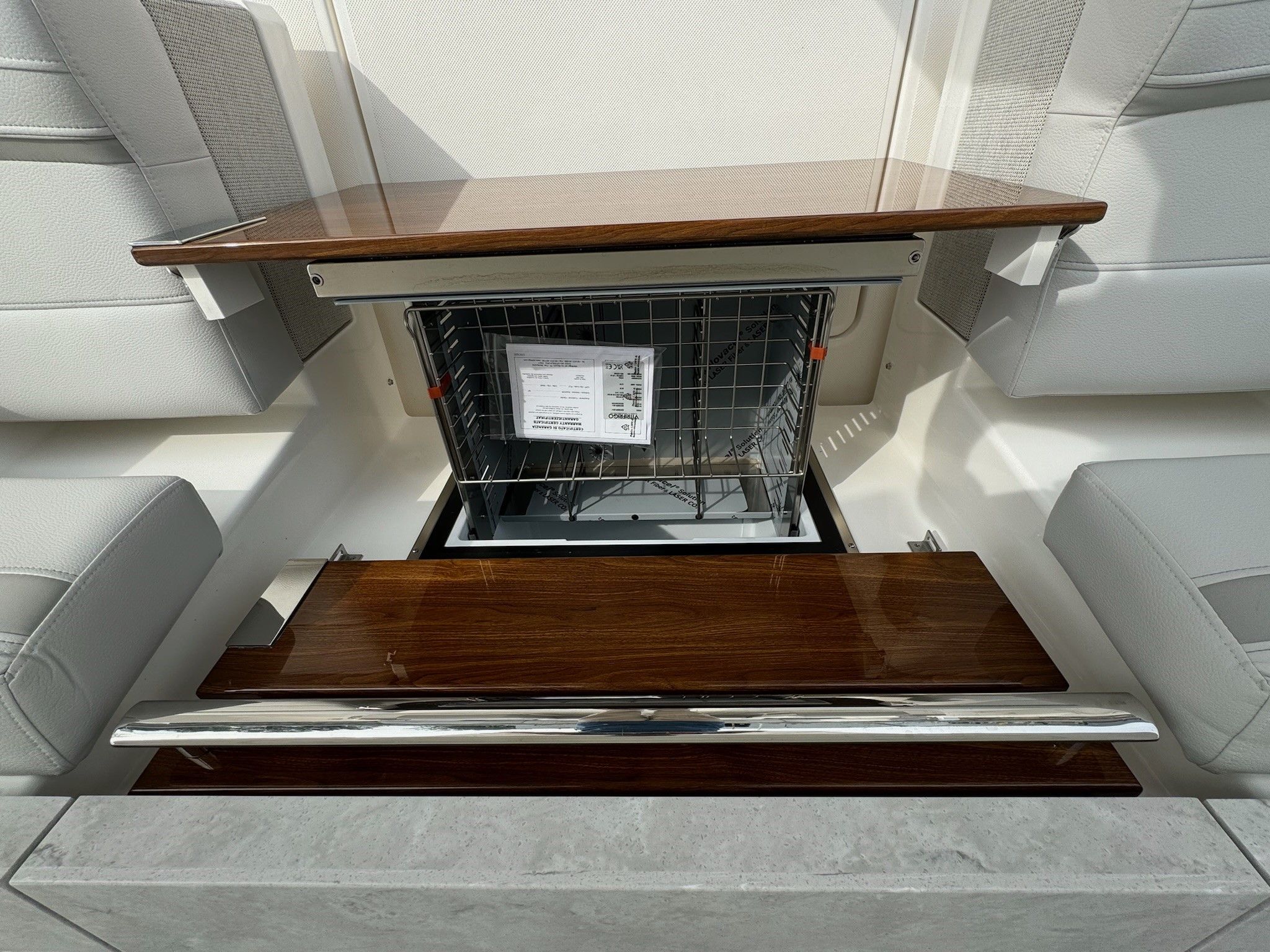 Slide: The Image of Tiara 38 LS 2025 - 19