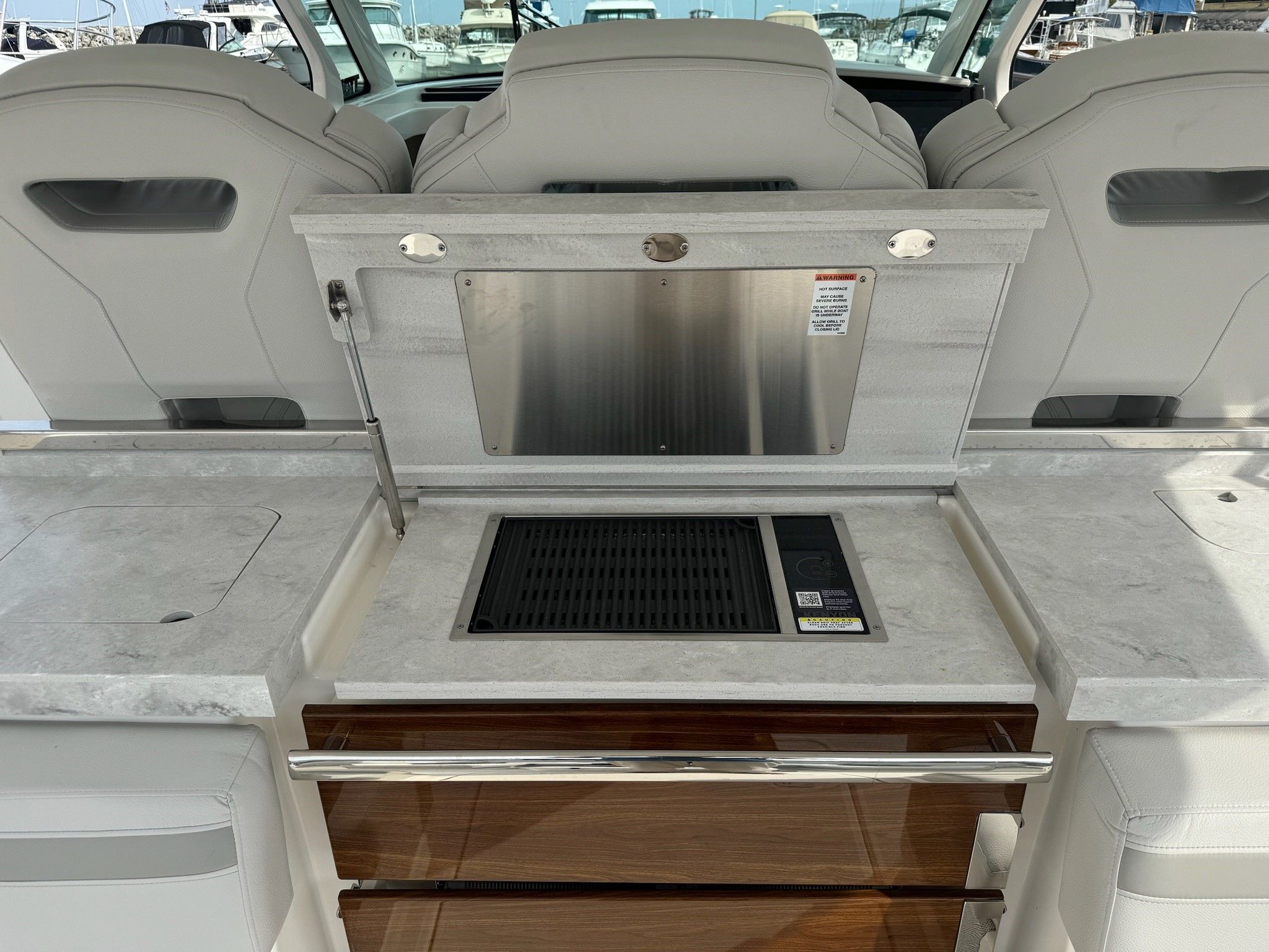 Slide: The Image of Tiara 38 LS 2025 - 21