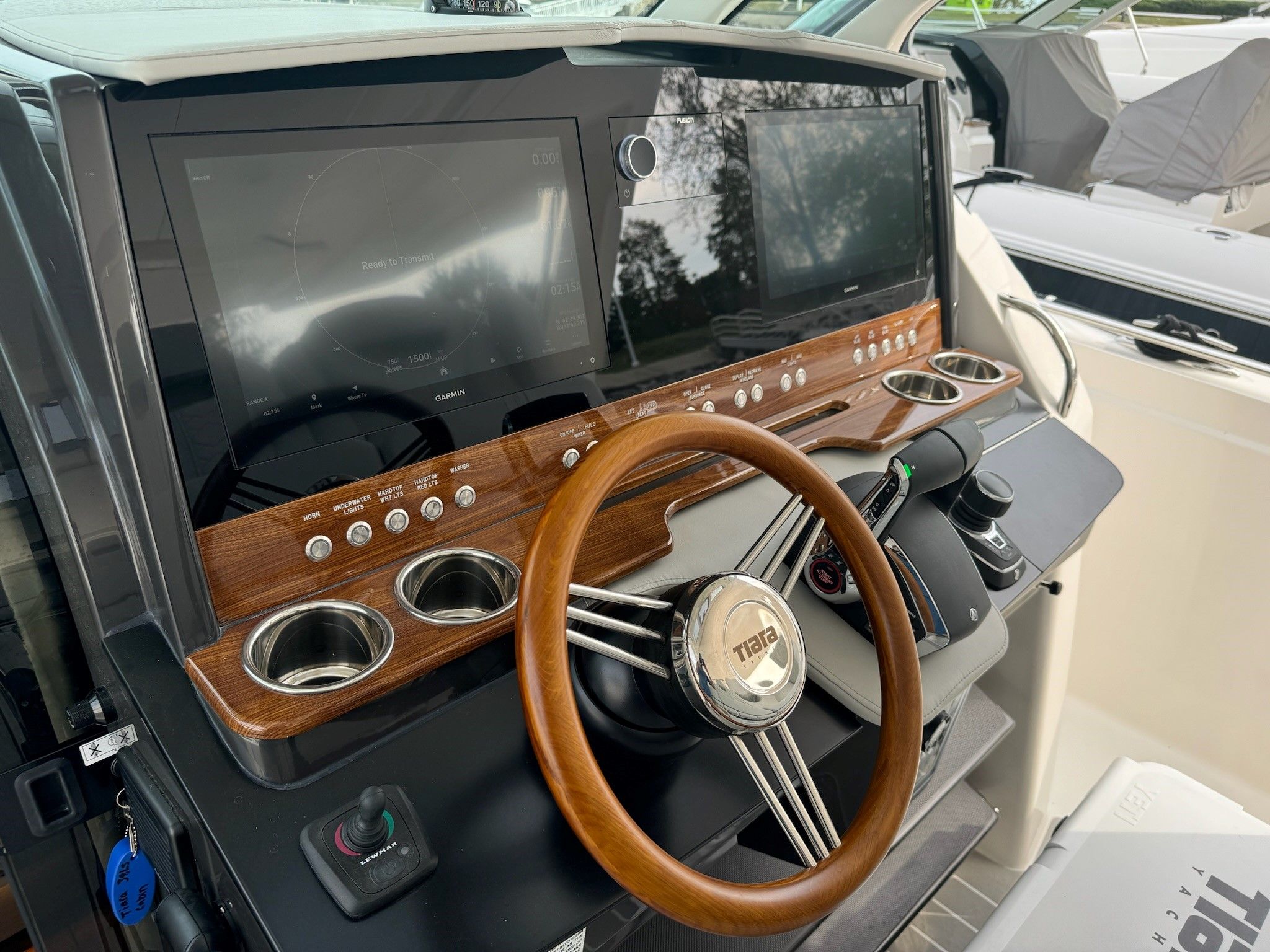 Slide: The Image of Tiara 38 LS 2025 - 31