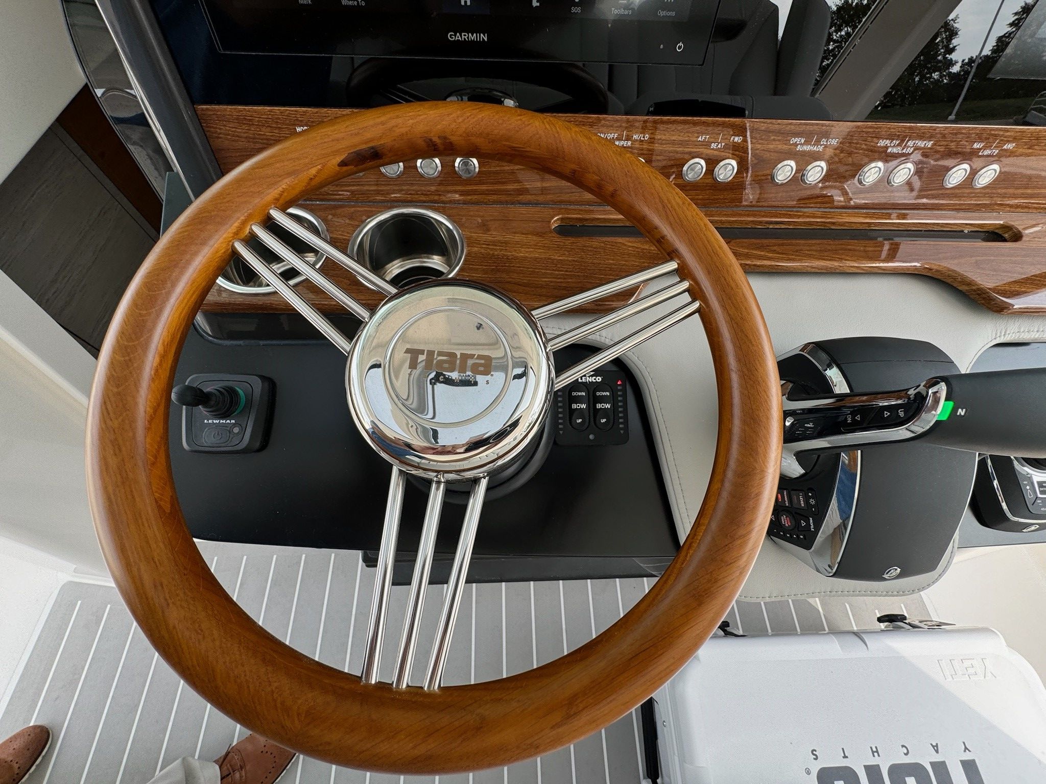 Slide: The Image of Tiara 38 LS 2025 - 33