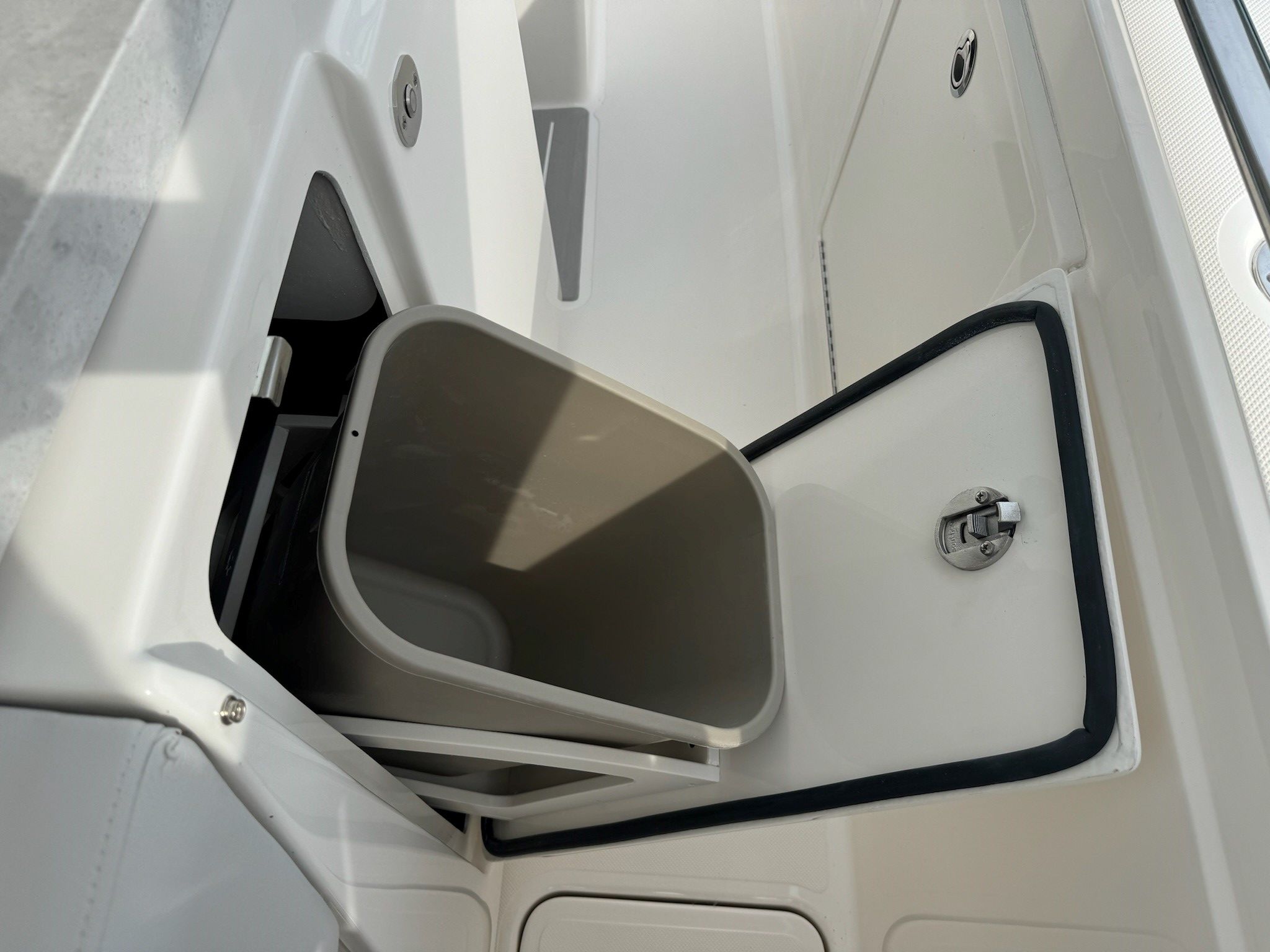 Slide: The Image of Tiara 38 LS 2025 - 35