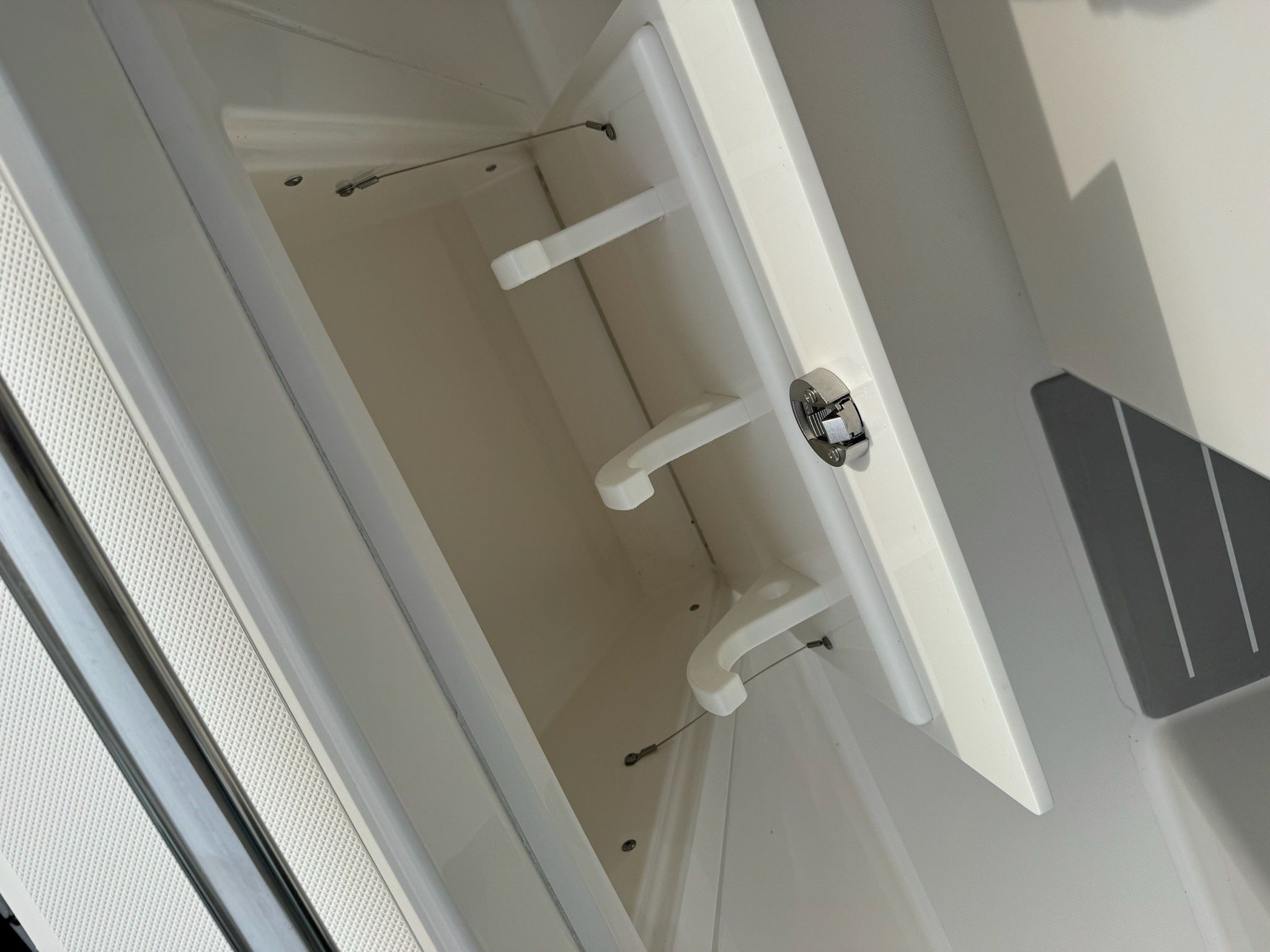 Slide: The Image of Tiara 38 LS 2025 - 36