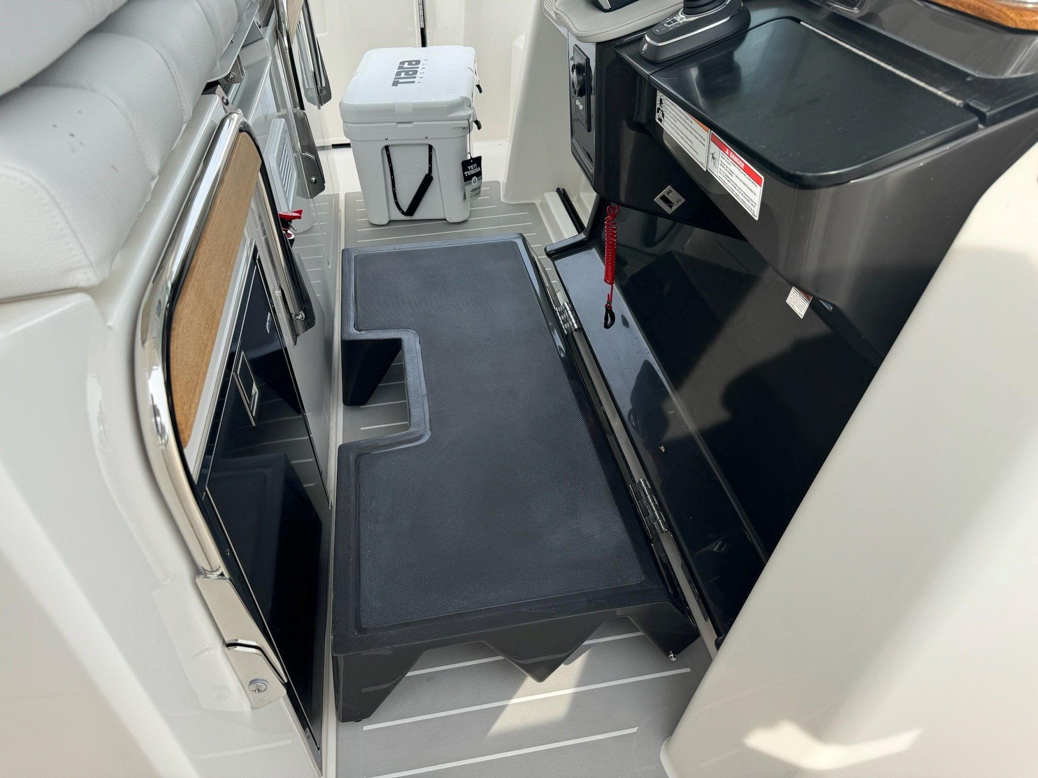 Slide: The Image of Tiara 38 LS 2025 - 37