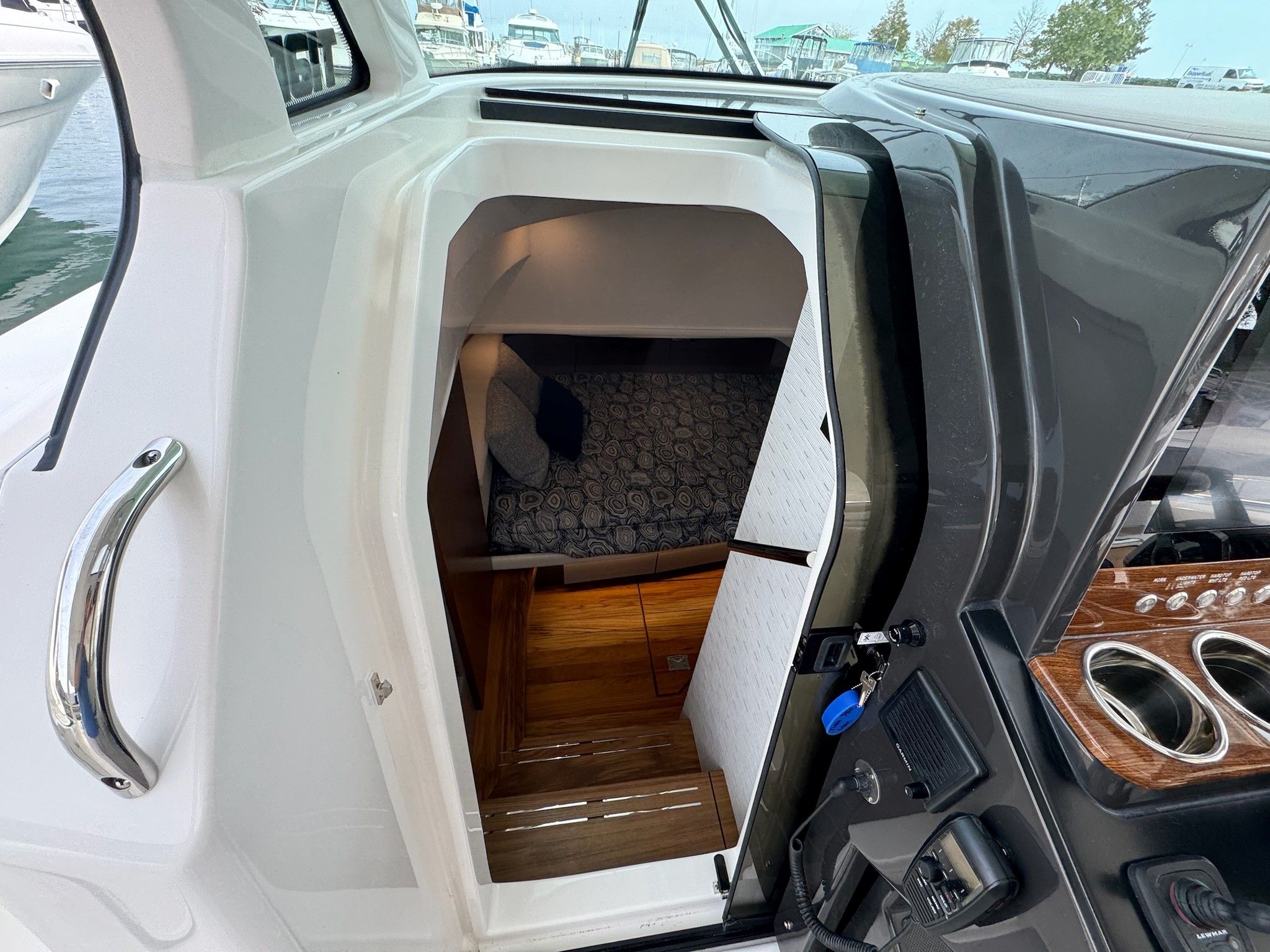 Slide: The Image of Tiara 38 LS 2025 - 39