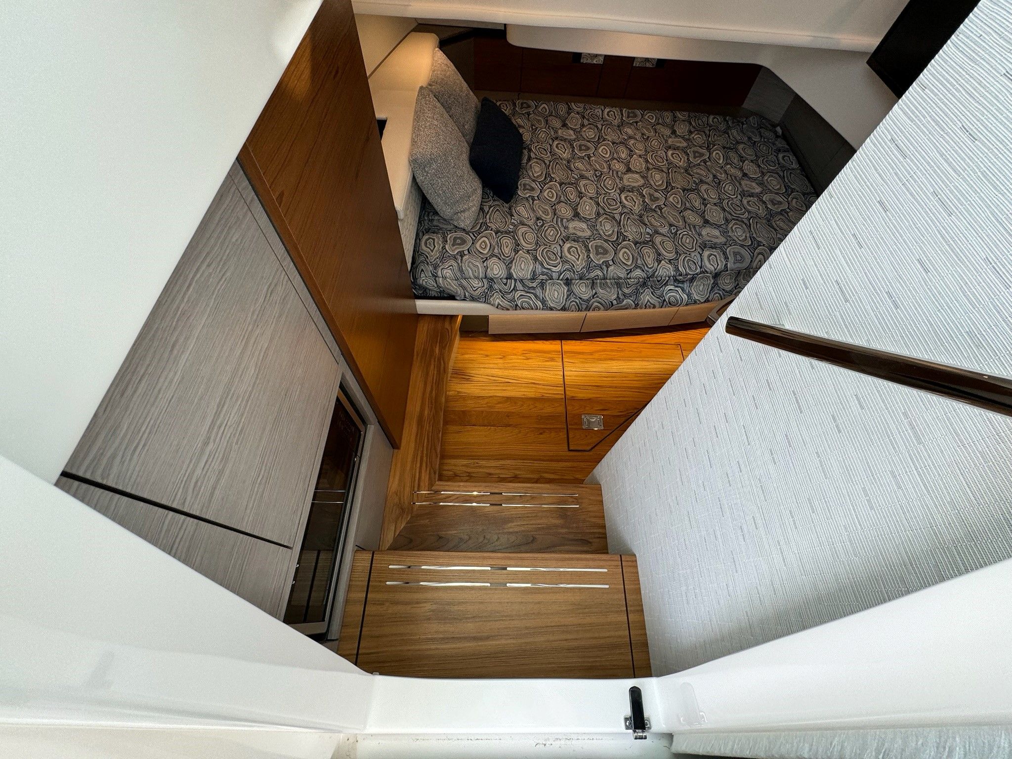 Slide: The Image of Tiara 38 LS 2025 - 40