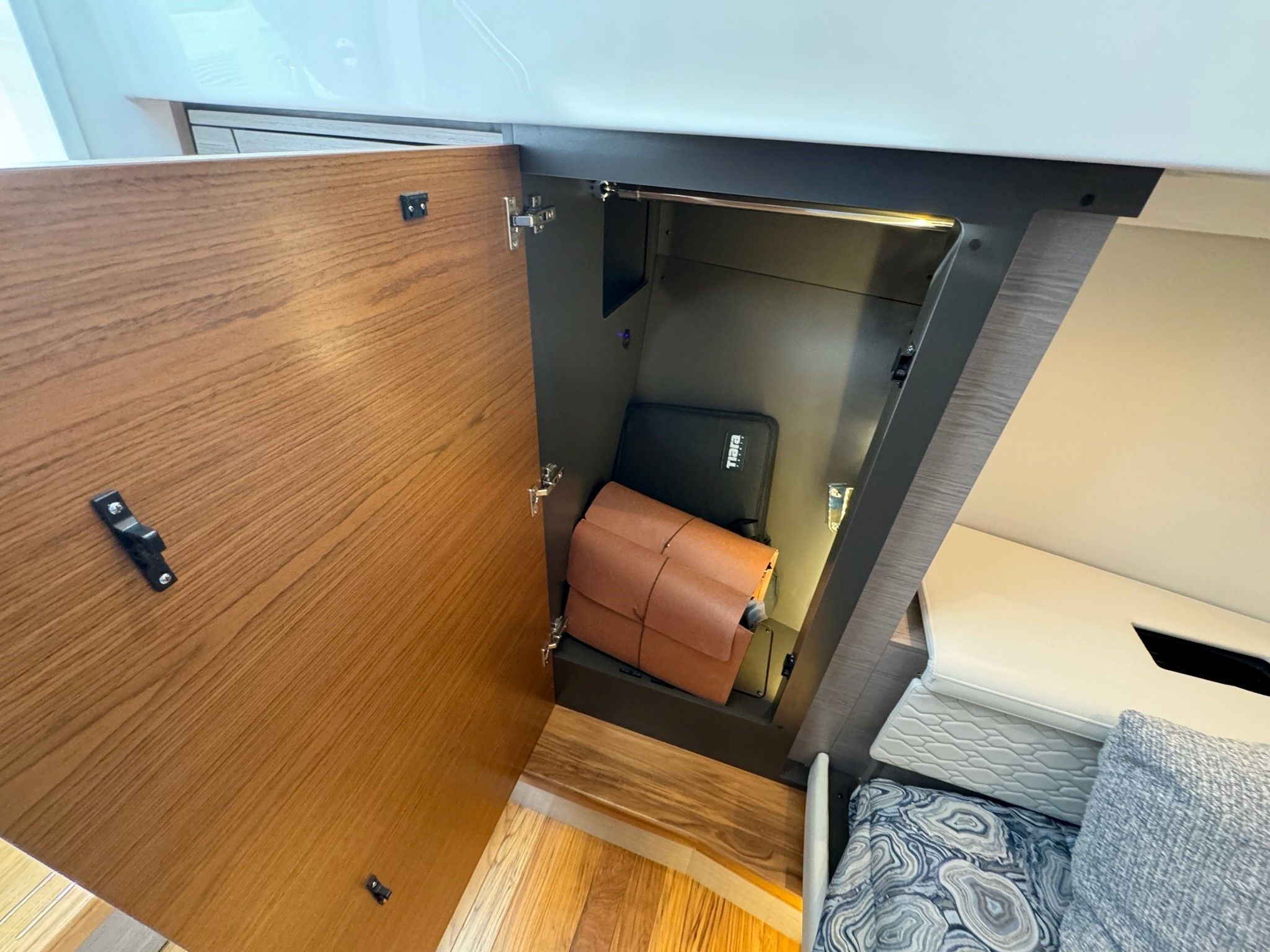 Slide: The Image of Tiara 38 LS 2025 - 41