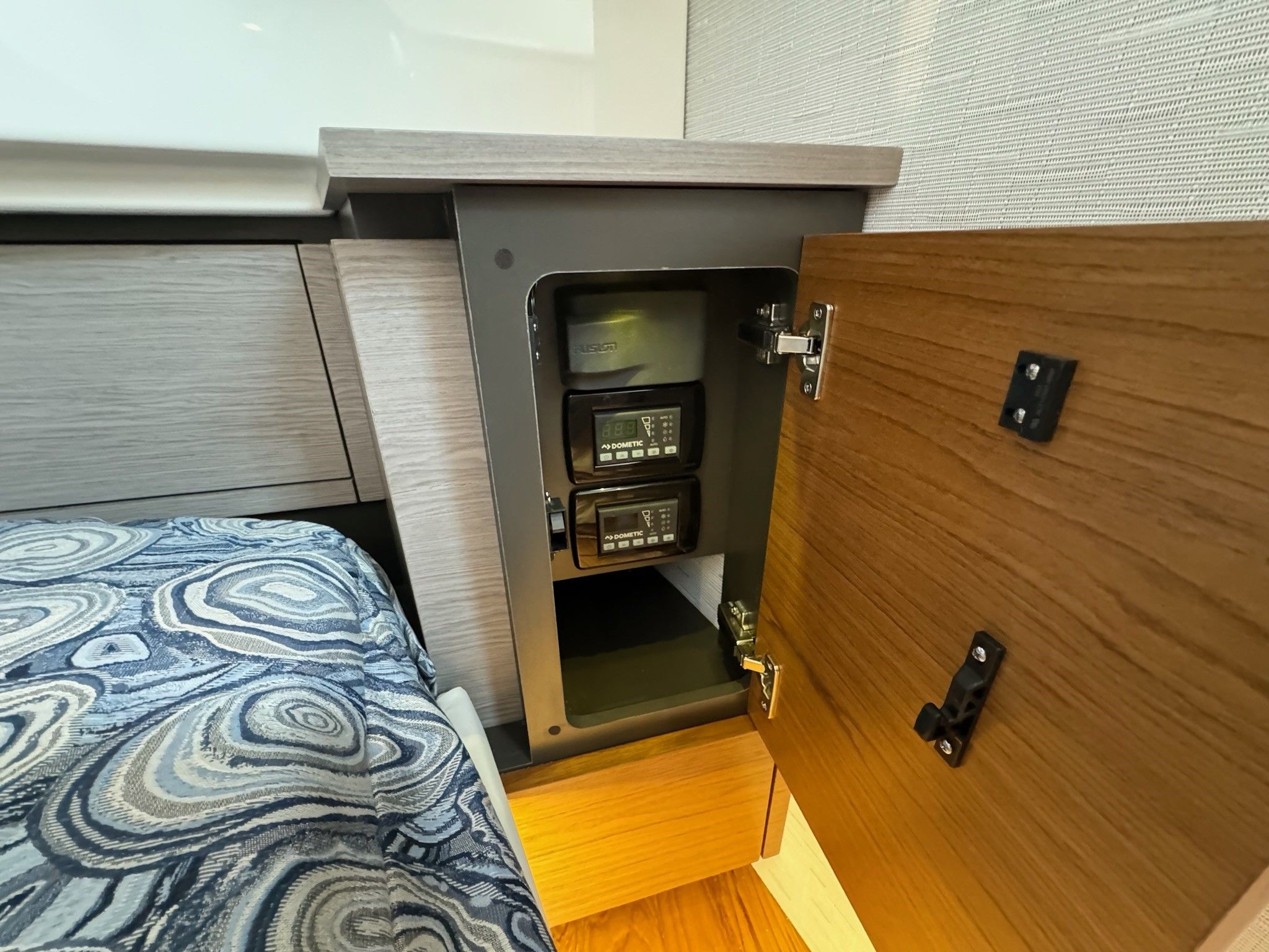 Slide: The Image of Tiara 38 LS 2025 - 45