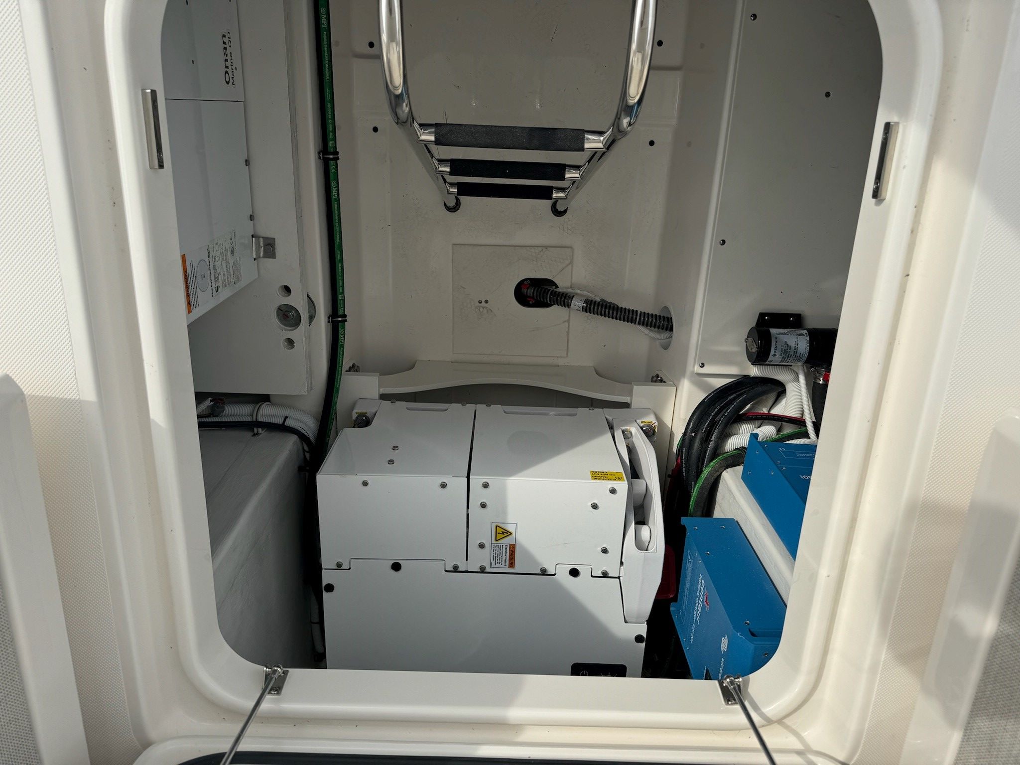 Slide: The Image of Tiara 38 LS 2025 - 53