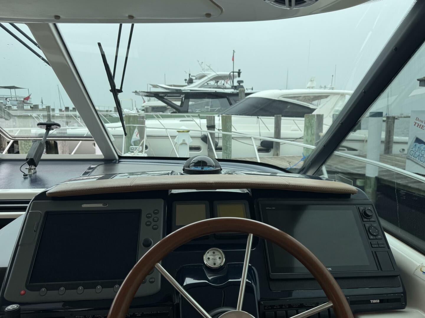 Slide: The Image of Tiara 3900 Sovran 2008 - 5505484