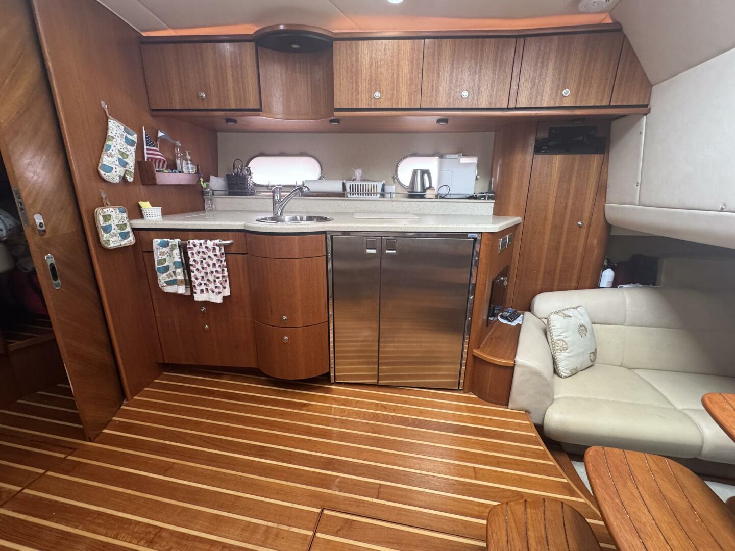 Slide: The Image of Tiara 3900 Sovran 2008 - 5505485