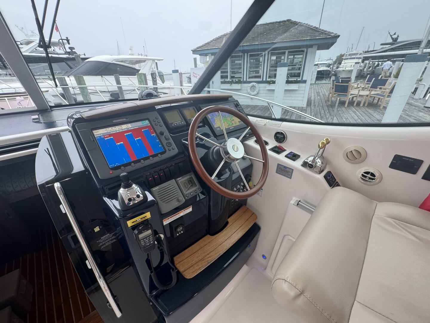 Slide: The Image of Tiara 3900 Sovran 2008 - 5505497