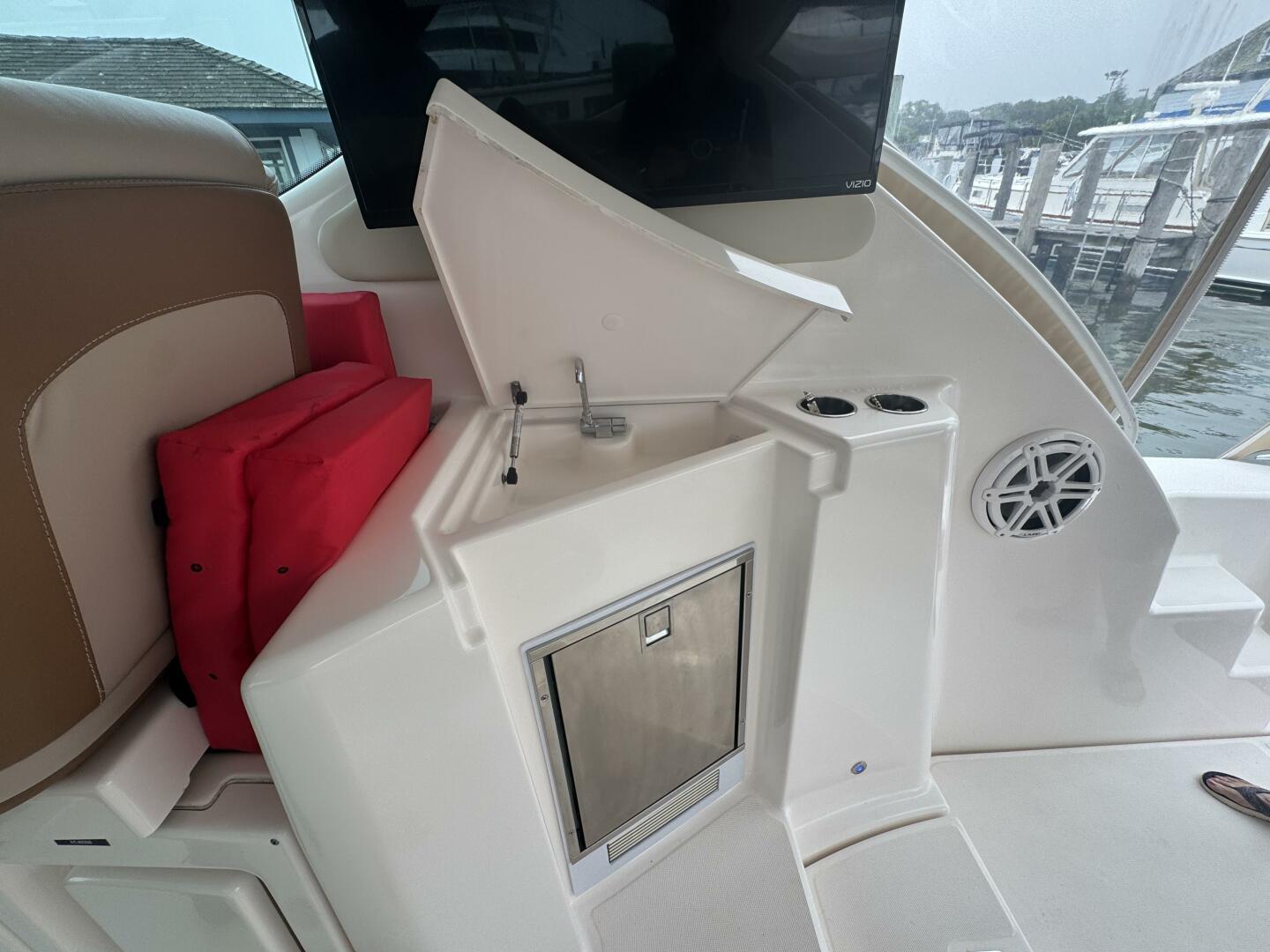 Slide: The Image of Tiara 3900 Sovran 2008 - 5505498