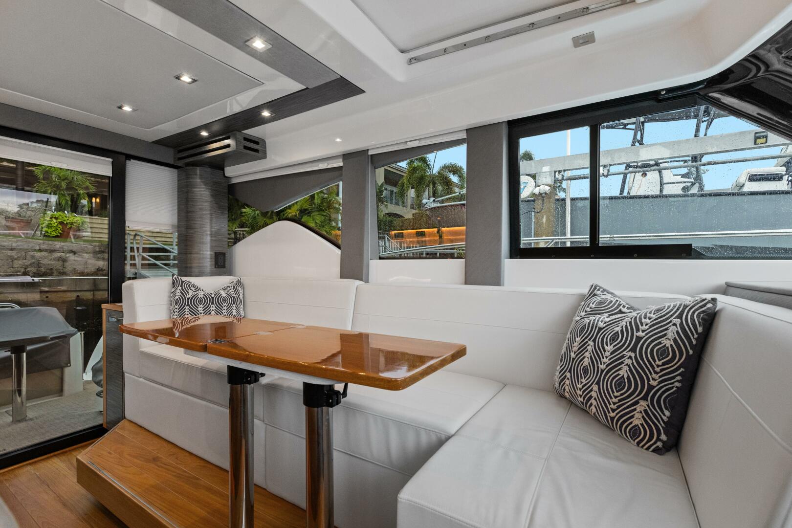 Slide: The Image of 2019 Tiara Yachts 39 Coupe - Big Eyes - Salon Dinette - 4630208