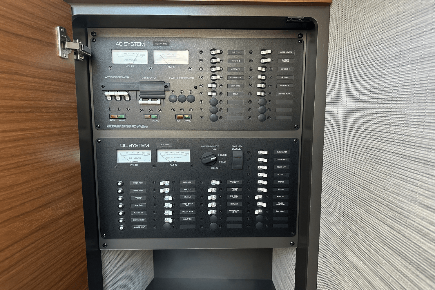 Slide: The Image of Tiara 39 COUPE 2020 - 17