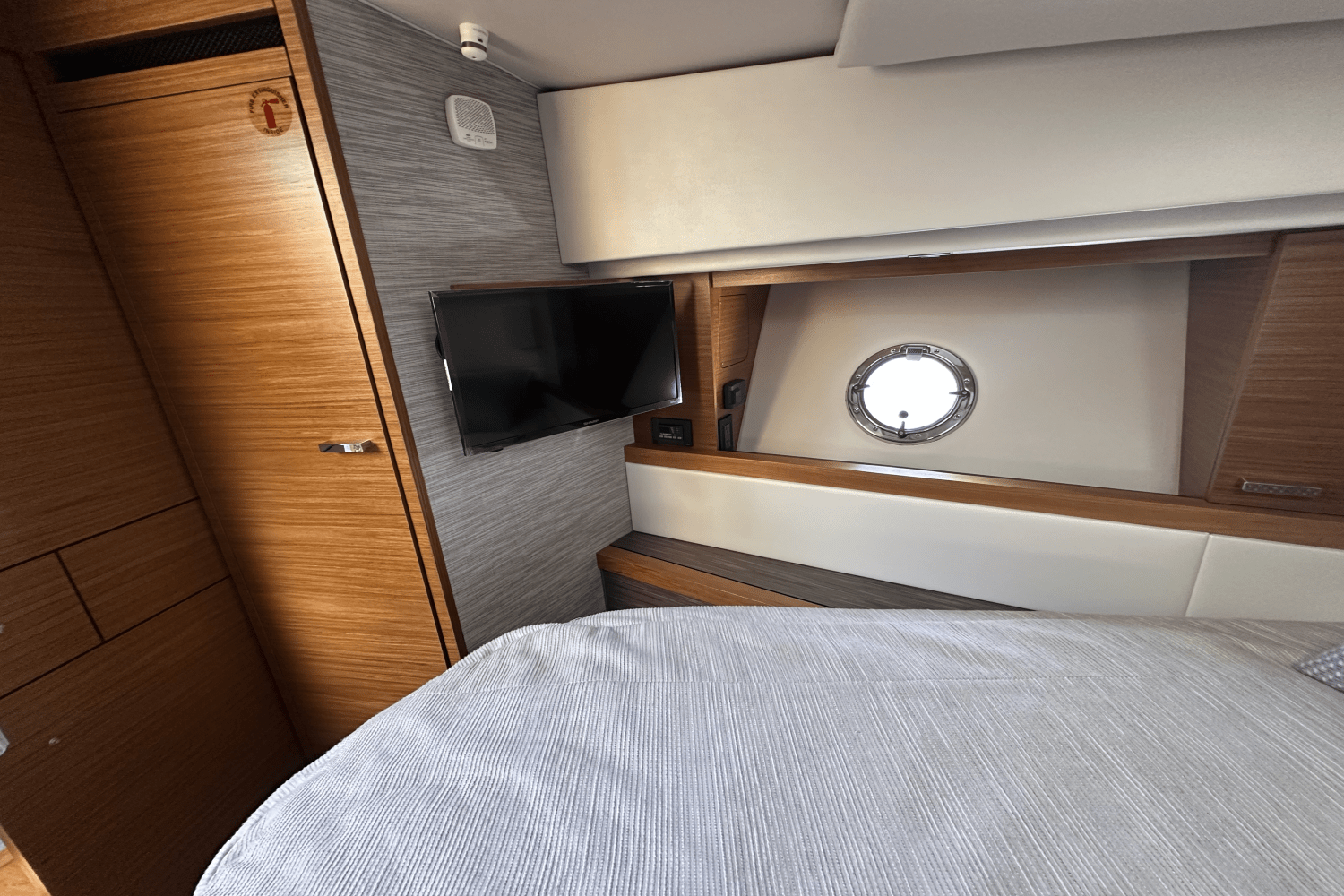 Slide: The Image of Tiara 39 COUPE 2020 - 19