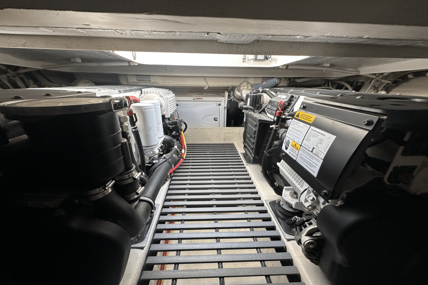 Slide: The Image of Tiara 39 COUPE 2020 - 30