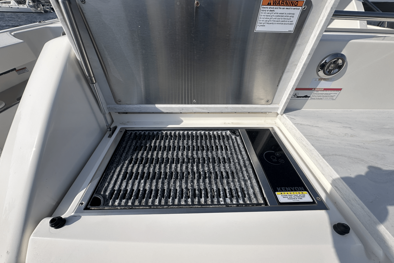 Slide: The Image of Tiara 39 COUPE 2020 - 7