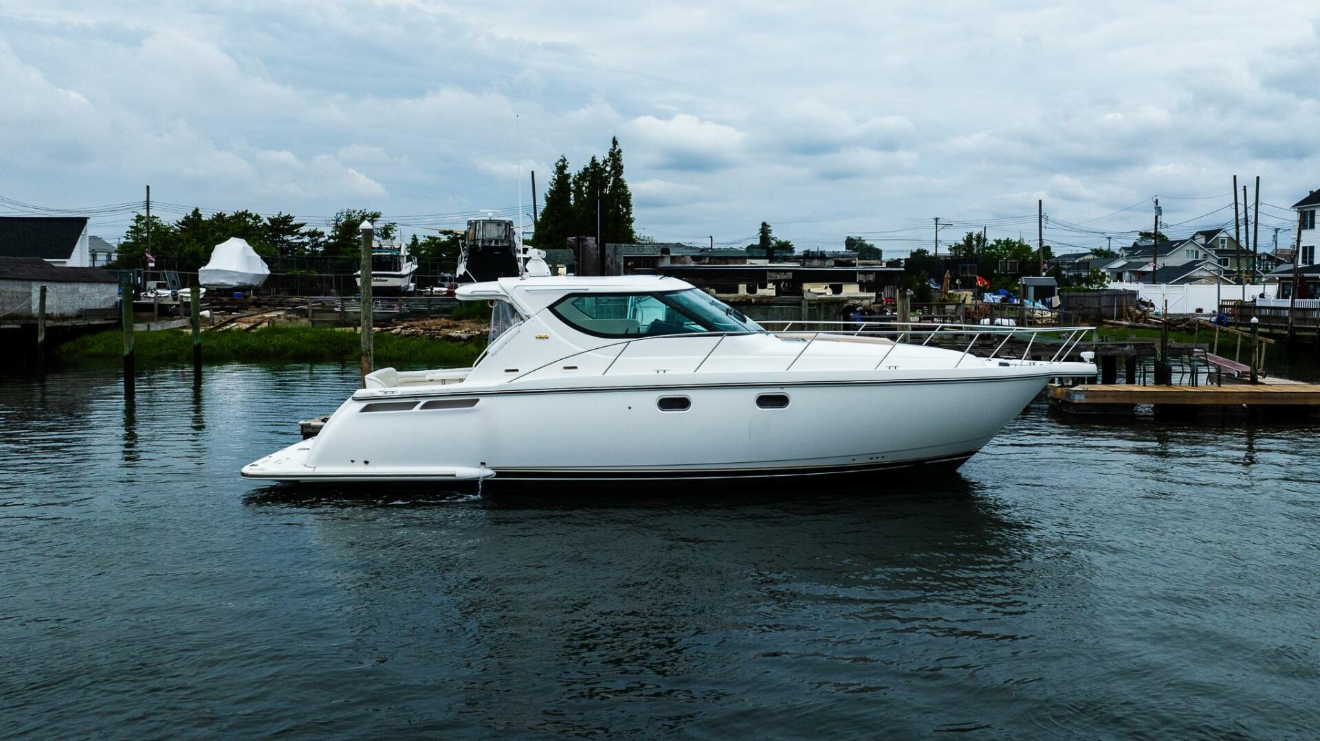 Slide: The Image of Tiara 4300 Sovran 2007 - 4437574