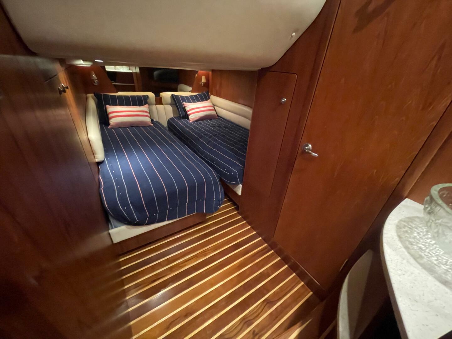 Slide: The Image of Tiara 4300 Sovran 2007 - 5243198