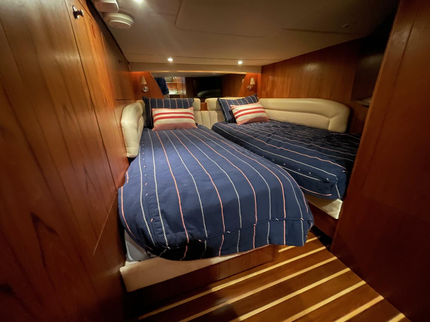 Slide: The Image of Tiara 4300 Sovran 2007 - 5243201