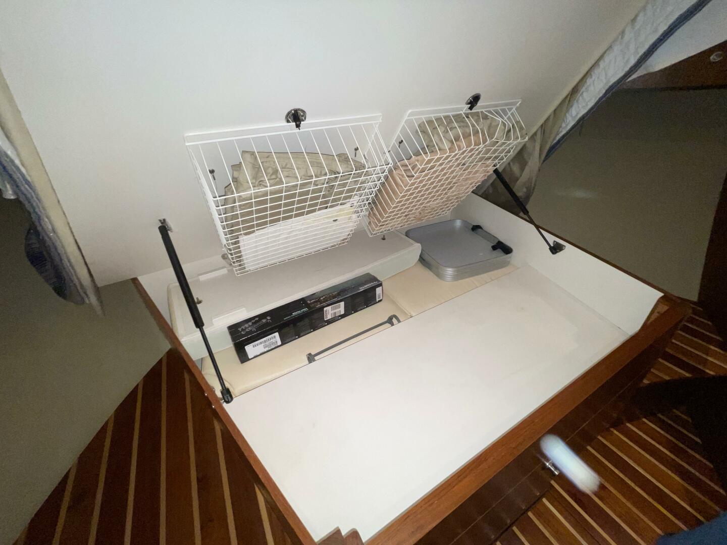 Slide: The Image of Tiara 4300 Sovran 2007 - 5243211