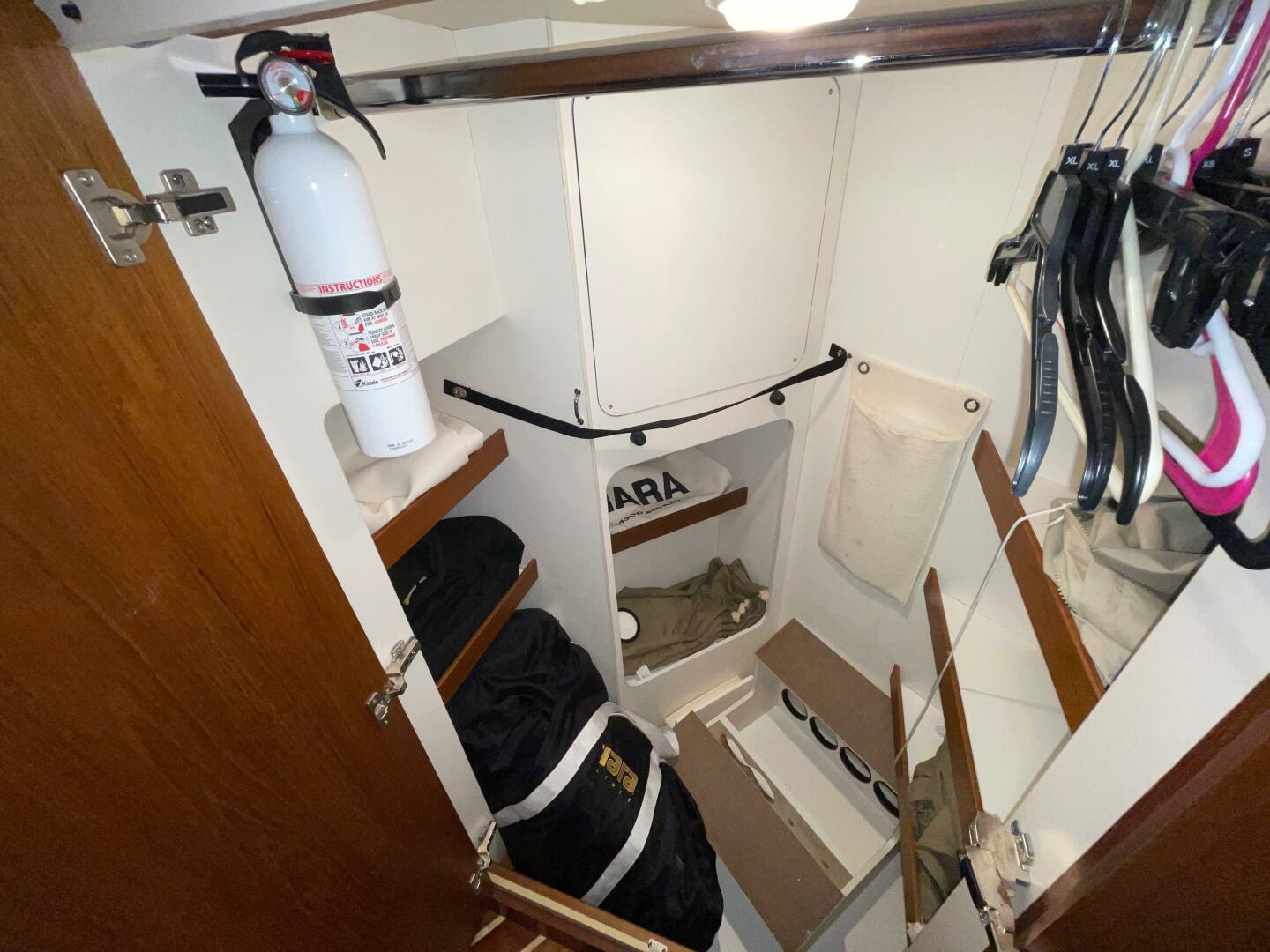 Slide: The Image of Tiara 4300 Sovran 2007 - 5243212