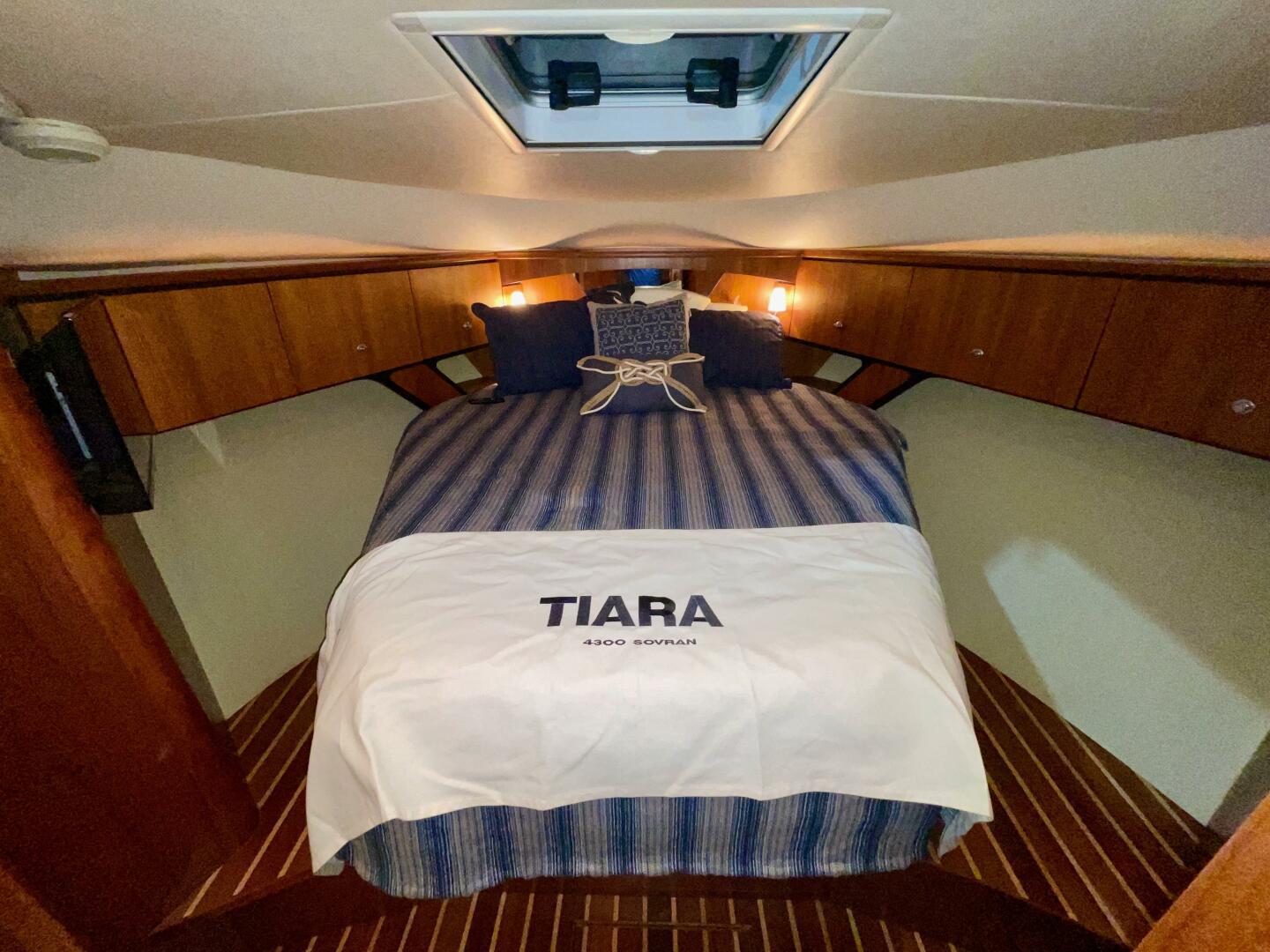 Slide: The Image of Tiara 4300 Sovran 2007 - 5243214