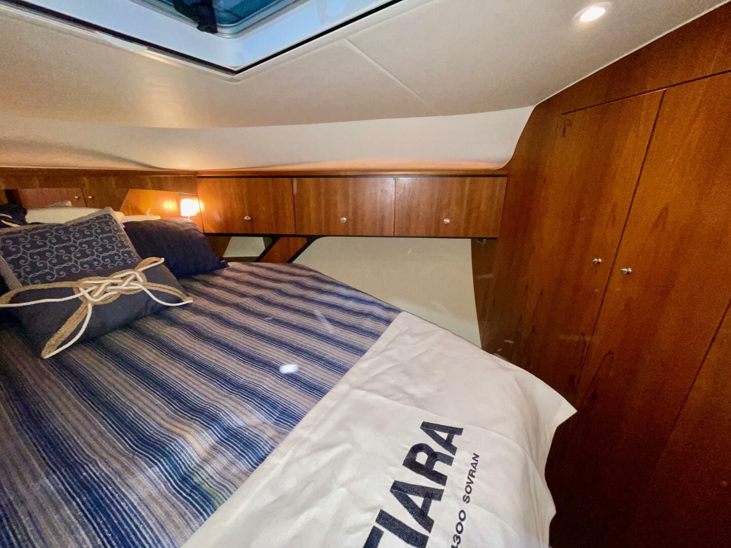 Slide: The Image of Tiara 4300 Sovran 2007 - 5243215