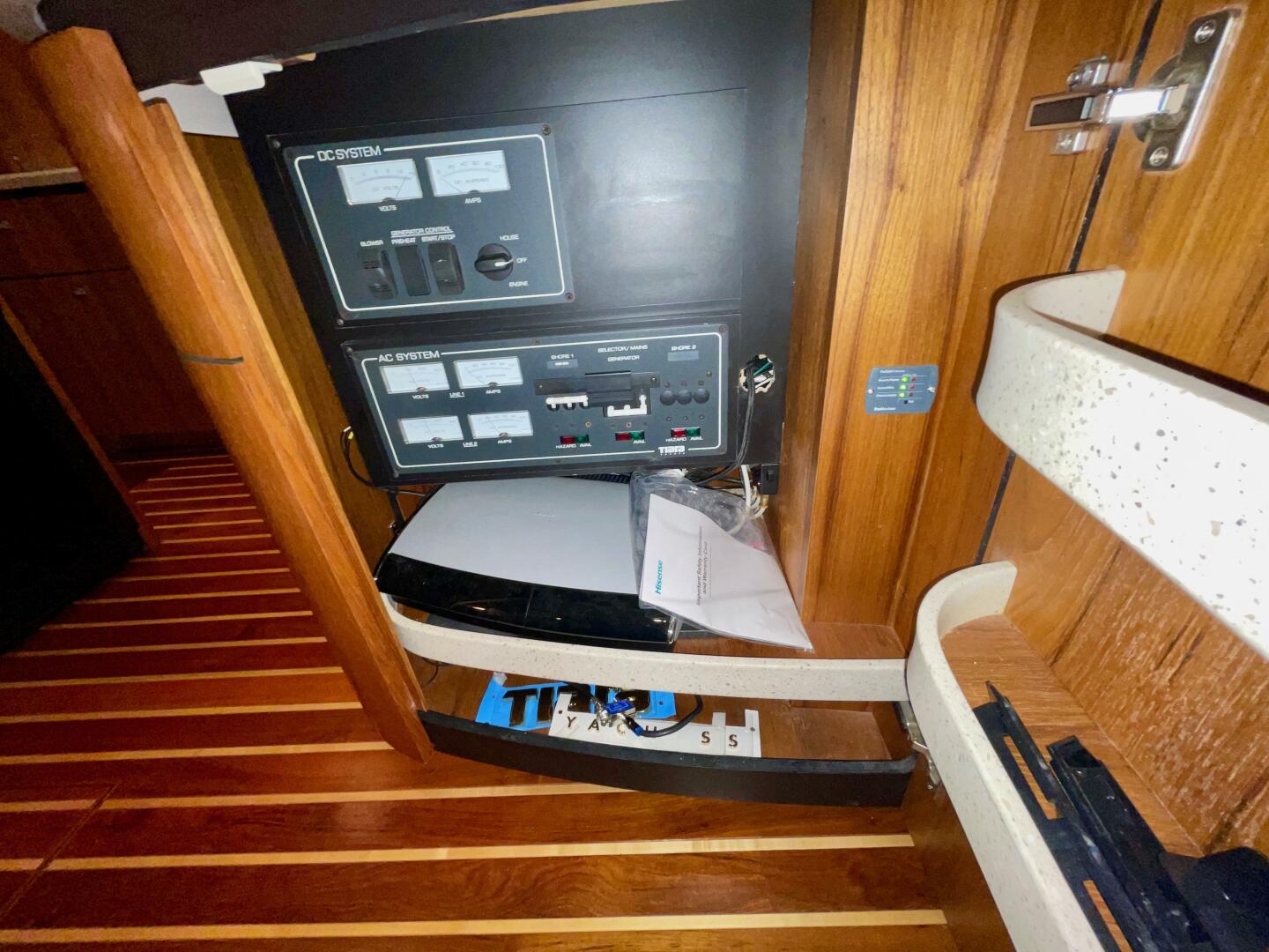 Slide: The Image of Tiara 4300 Sovran 2007 - 5243223