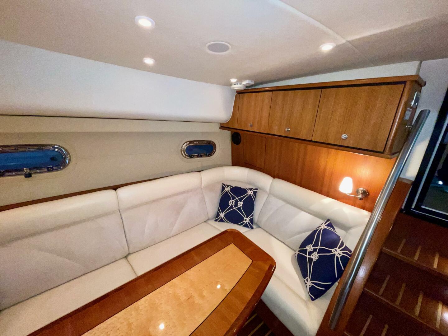 Slide: The Image of Tiara 4300 Sovran 2007 - 5243232