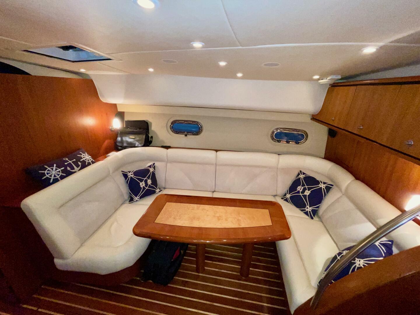 Slide: The Image of Tiara 4300 Sovran 2007 - 5243235