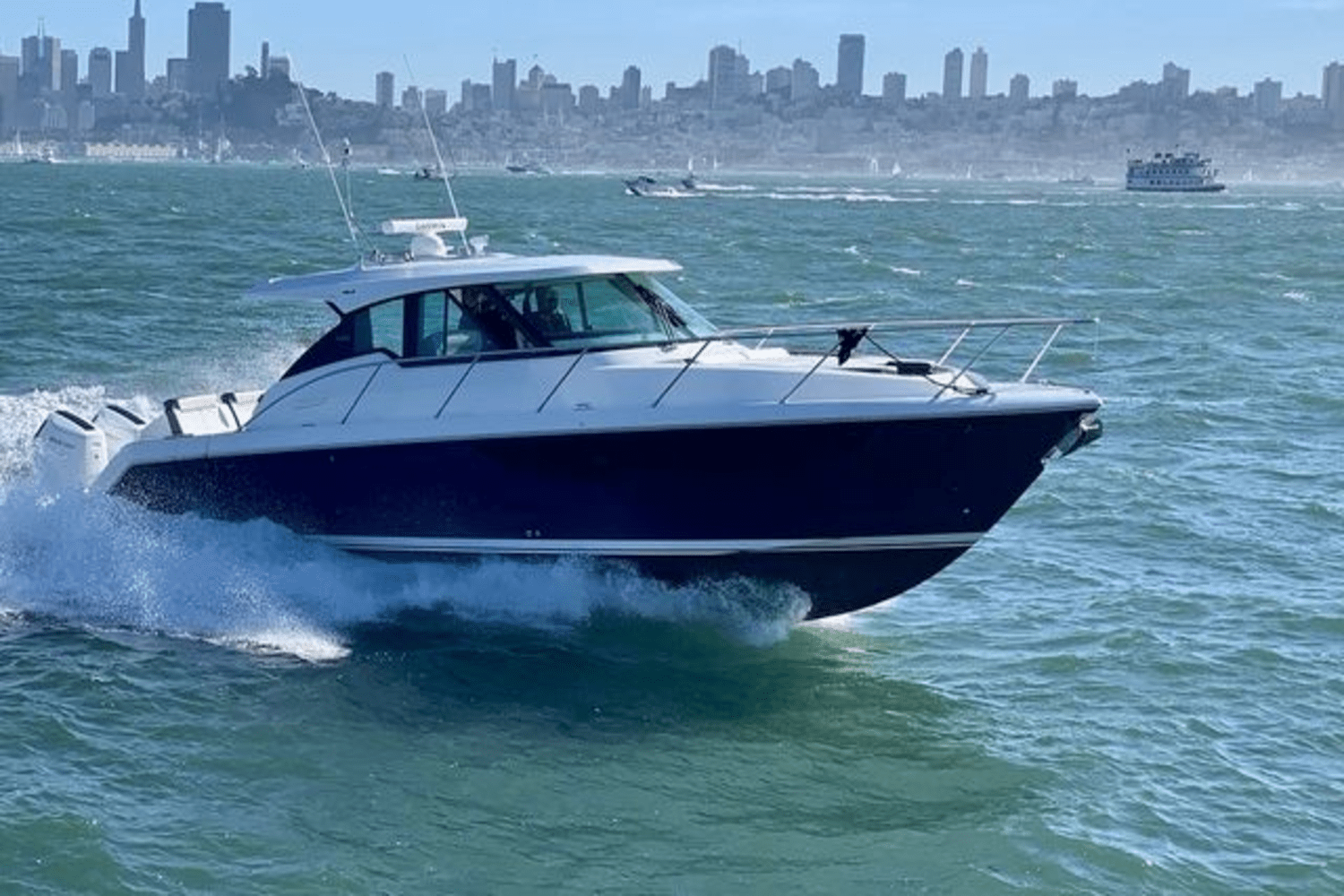 Slide: The Image of Tiara 43LE 2022 - 0