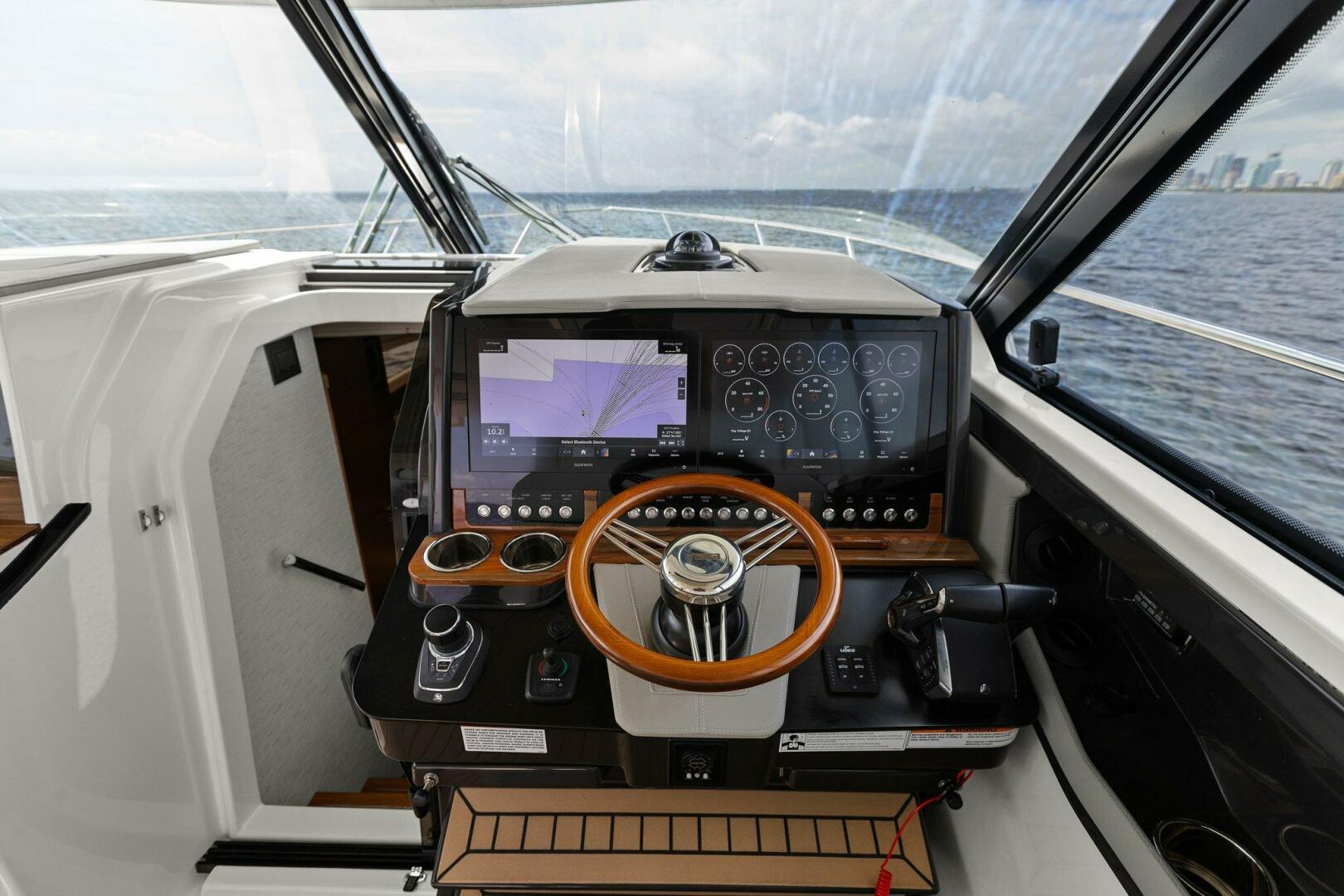 Slide: The Image of 2022 Tiara Sport 43 LE - 4746599