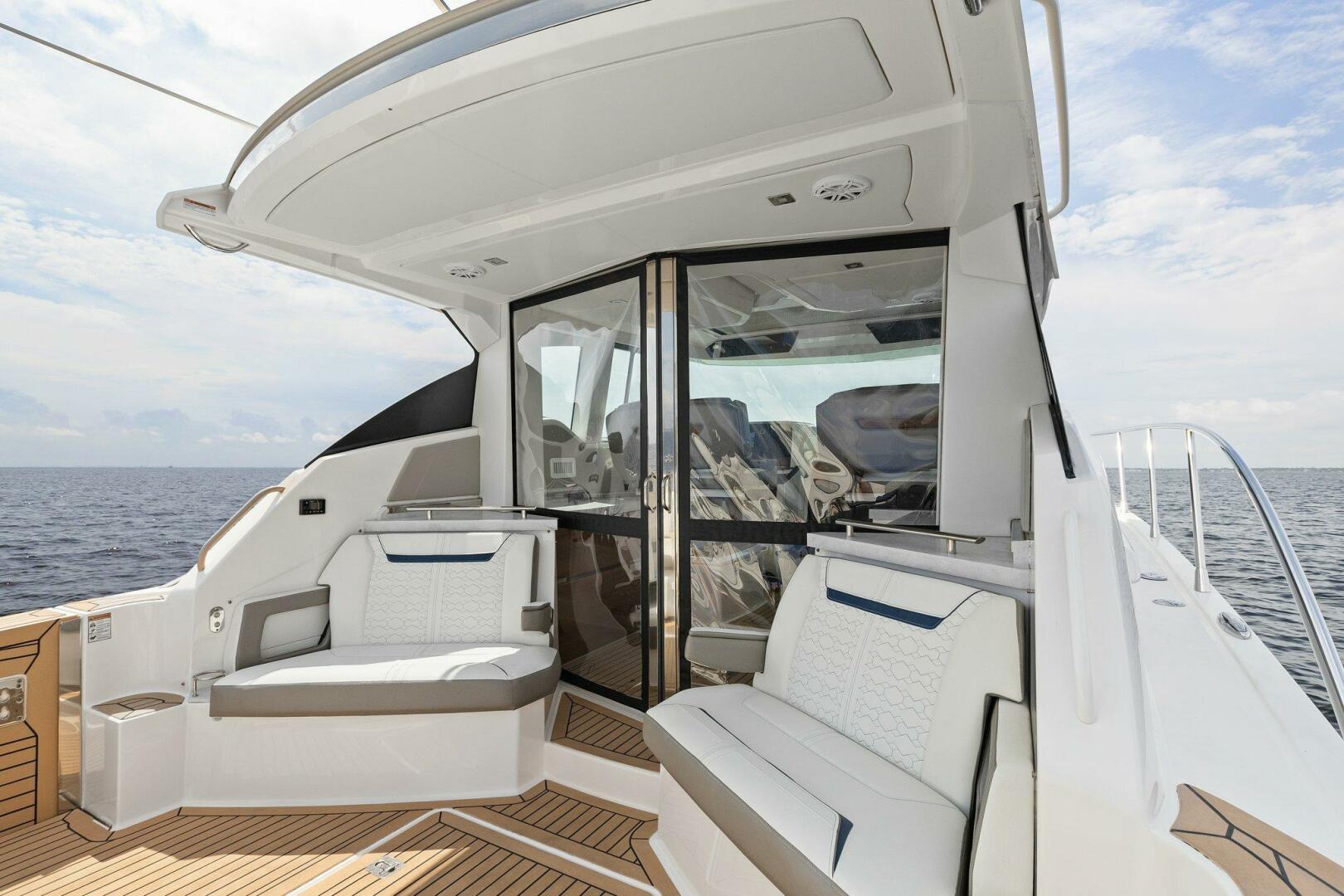 Slide: The Image of 2022 Tiara Sport 43 LE - 4746590