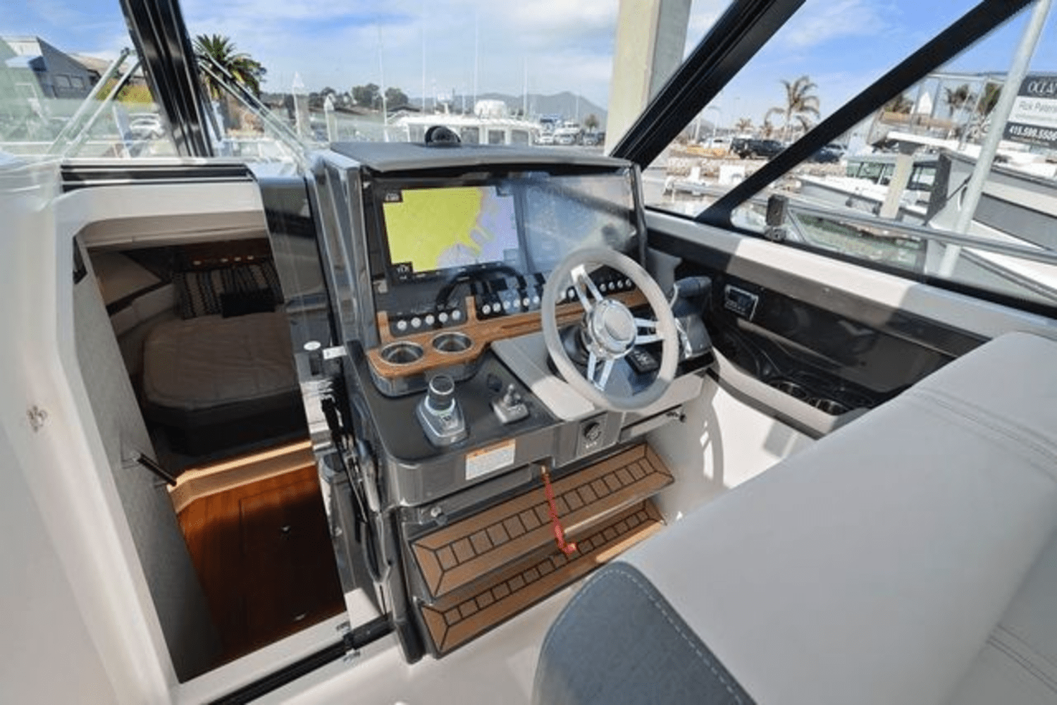 Slide: The Image of Tiara 43LE 2022 - 21