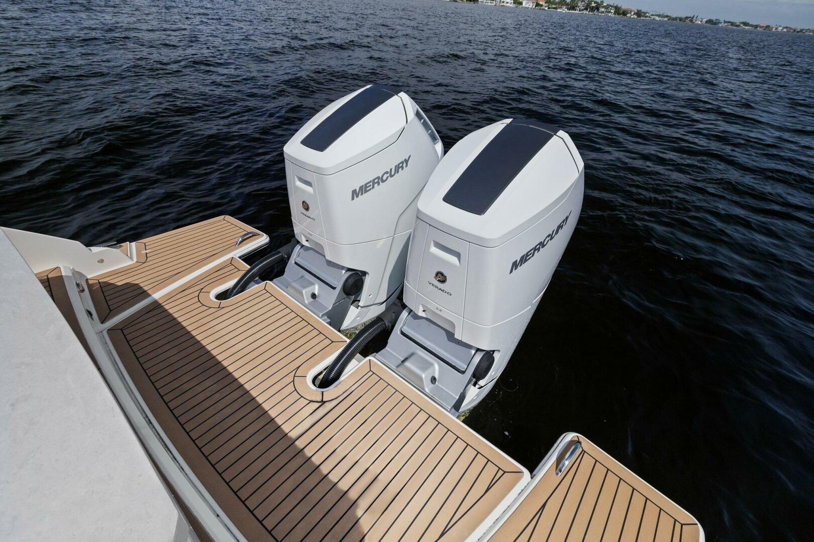 Slide: The Image of 2022 Tiara Sport 43 LE - 4746576