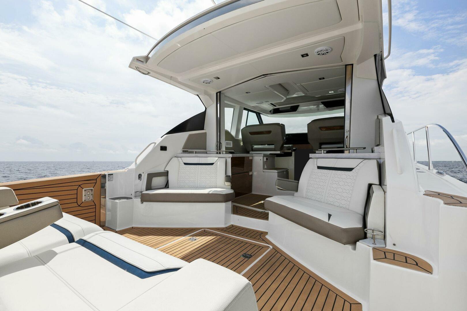 Slide: The Image of 2022 Tiara Sport 43 LE - 4746591