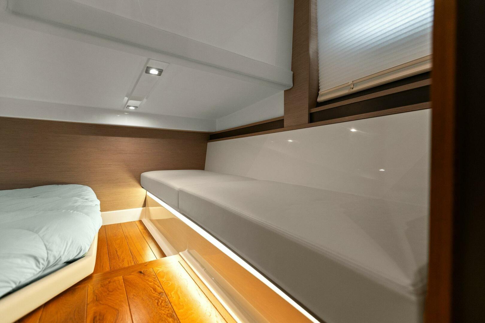 Slide: The Image of 2022 Tiara Sport 43 LE - 4746564