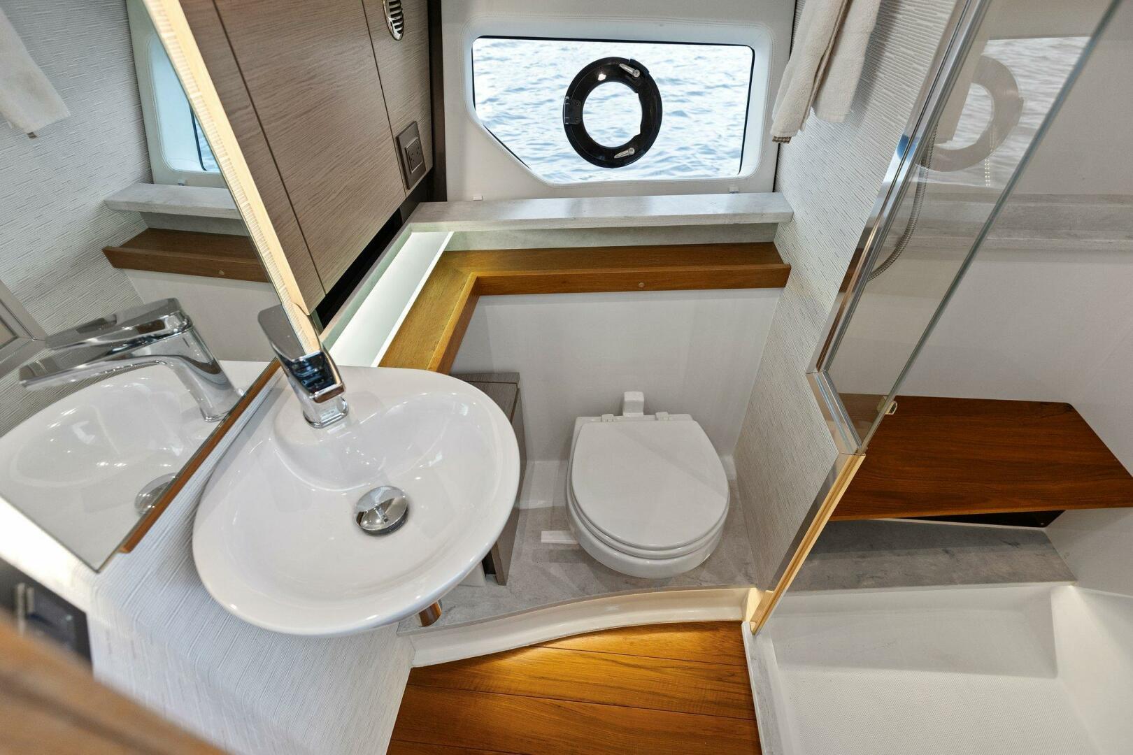 Slide: The Image of 2022 Tiara Sport 43 LE - 4746568