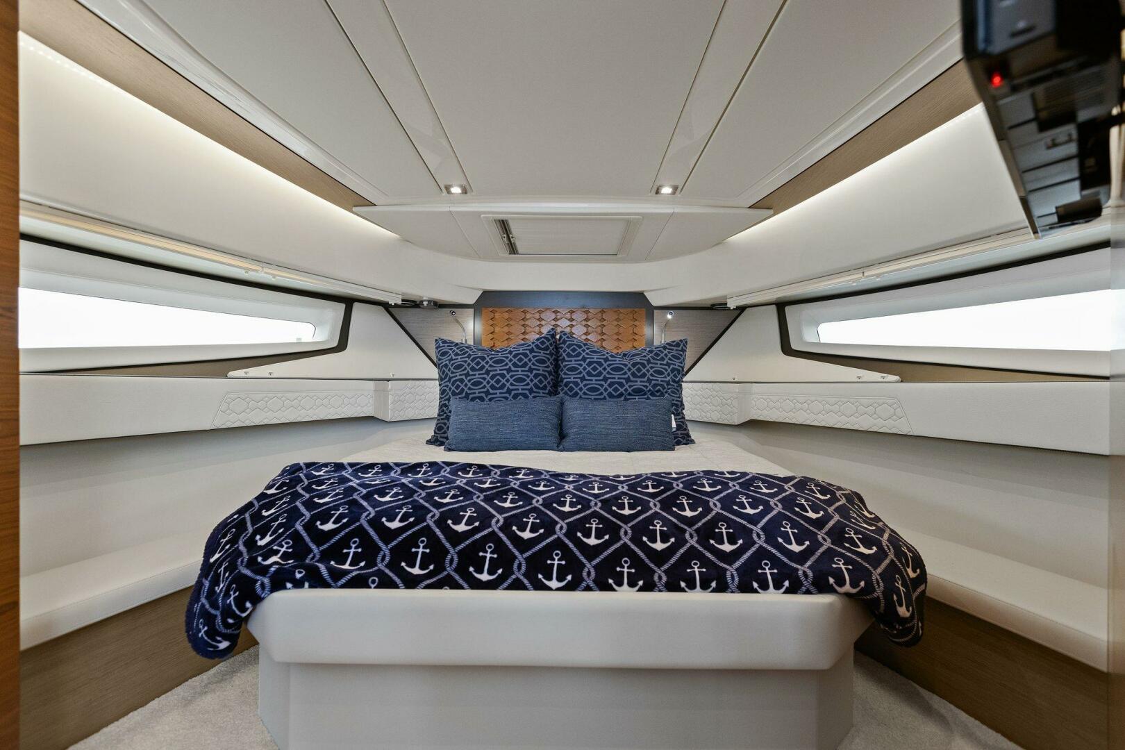 Slide: The Image of 2022 Tiara Sport 43 LE - 4746570