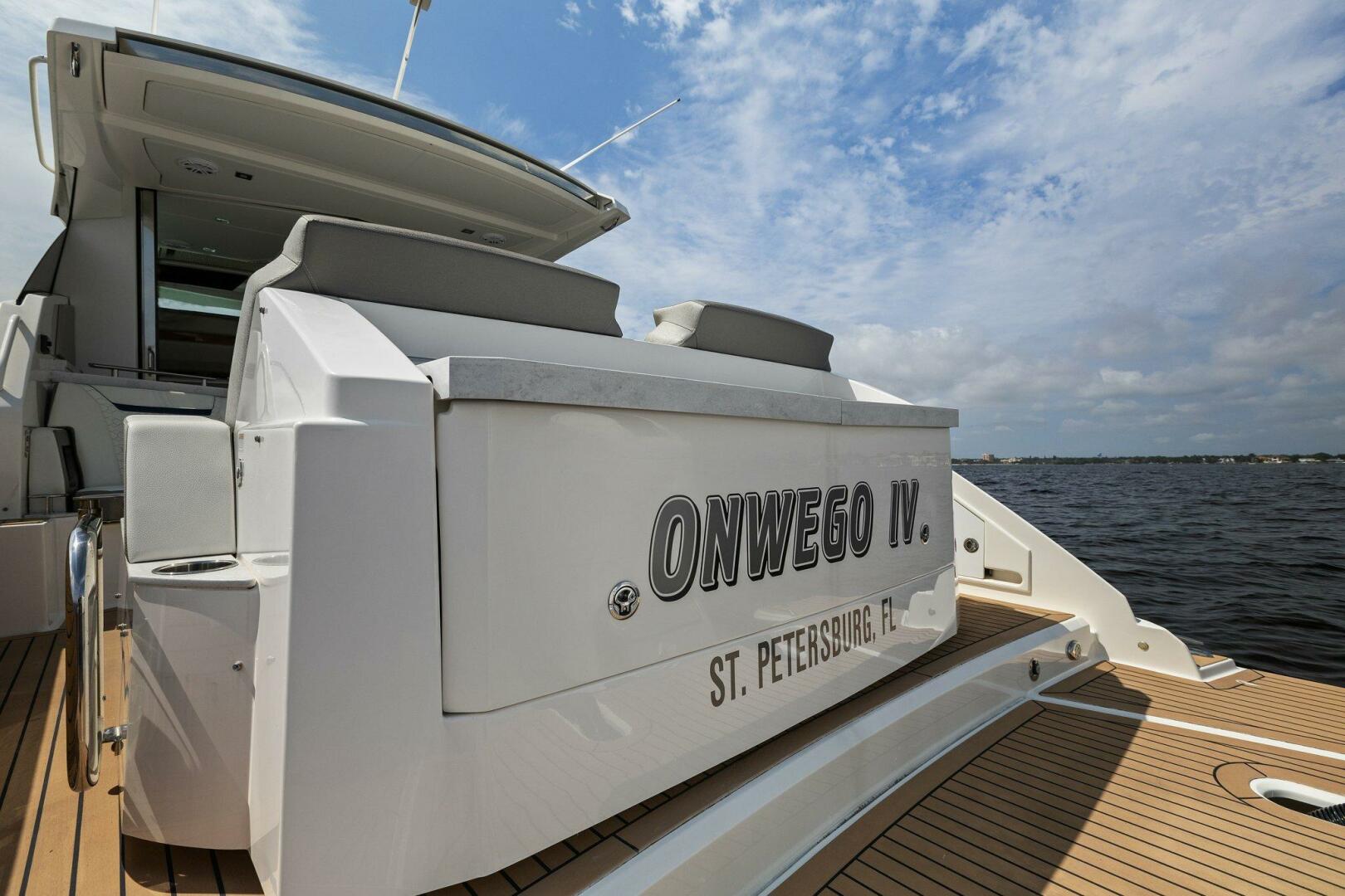 Slide: The Image of 2022 Tiara Sport 43 LE - 4746577