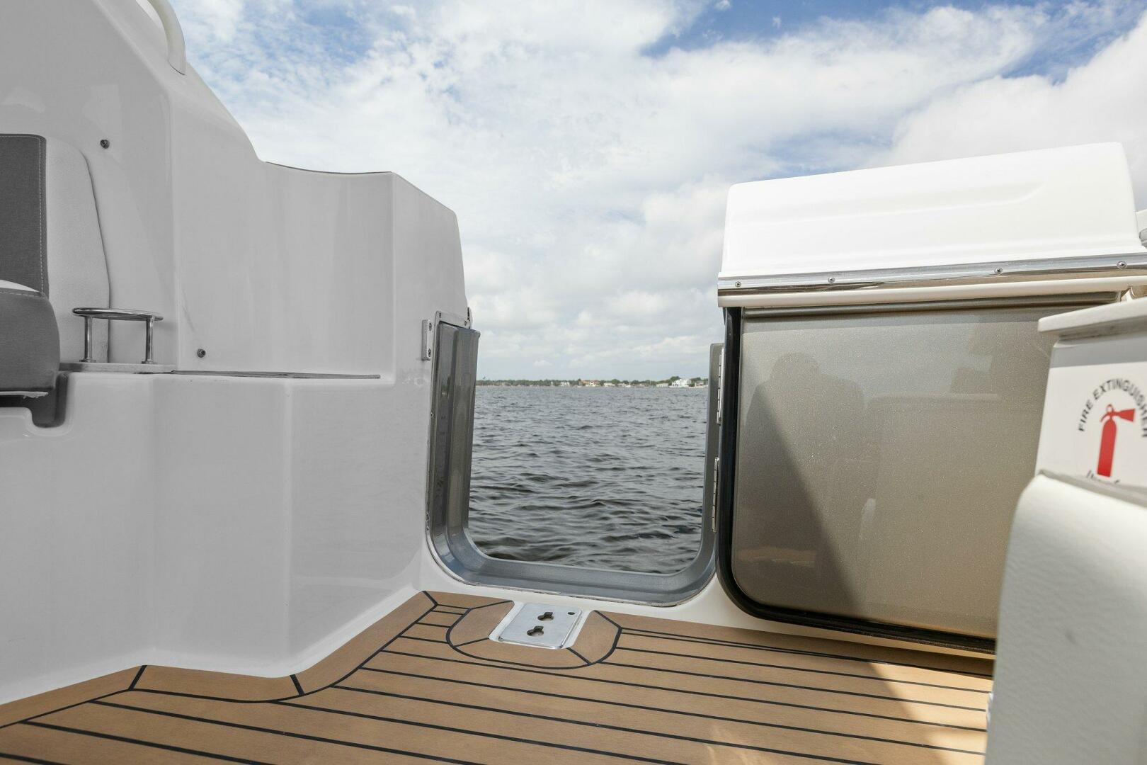 Slide: The Image of 2022 Tiara Sport 43 LE - 4746582