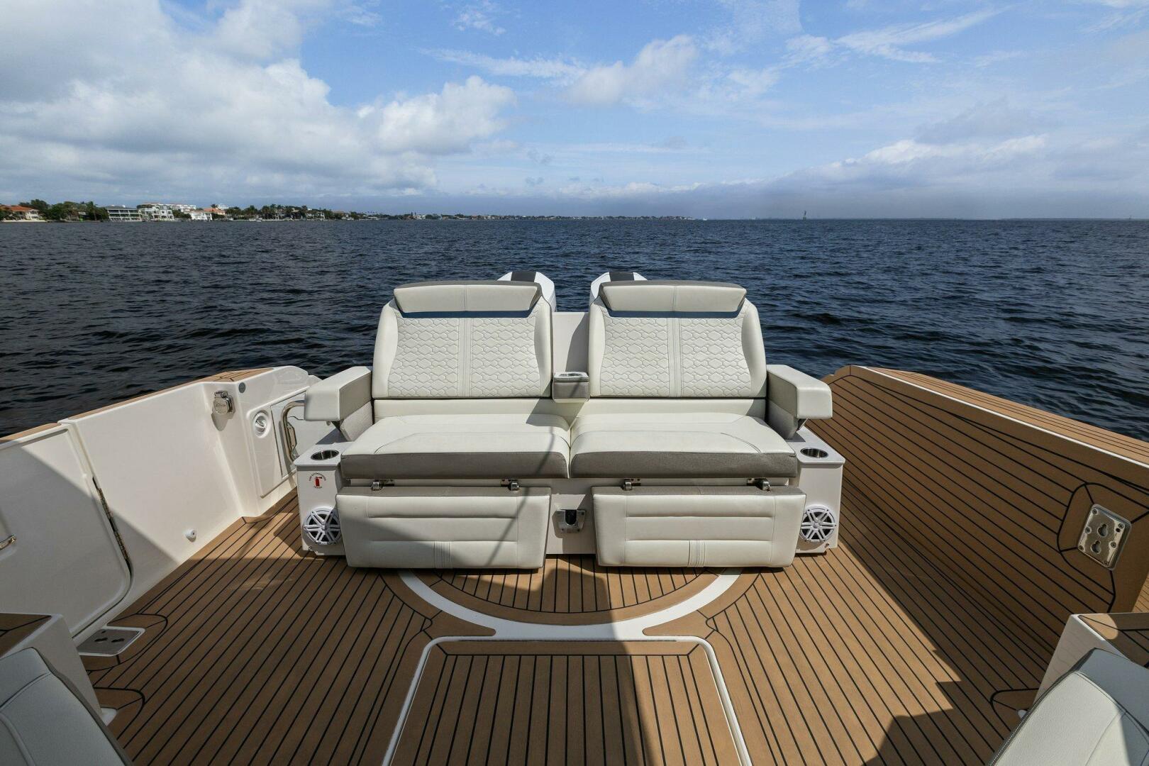 Slide: The Image of 2022 Tiara Sport 43 LE - 4746584