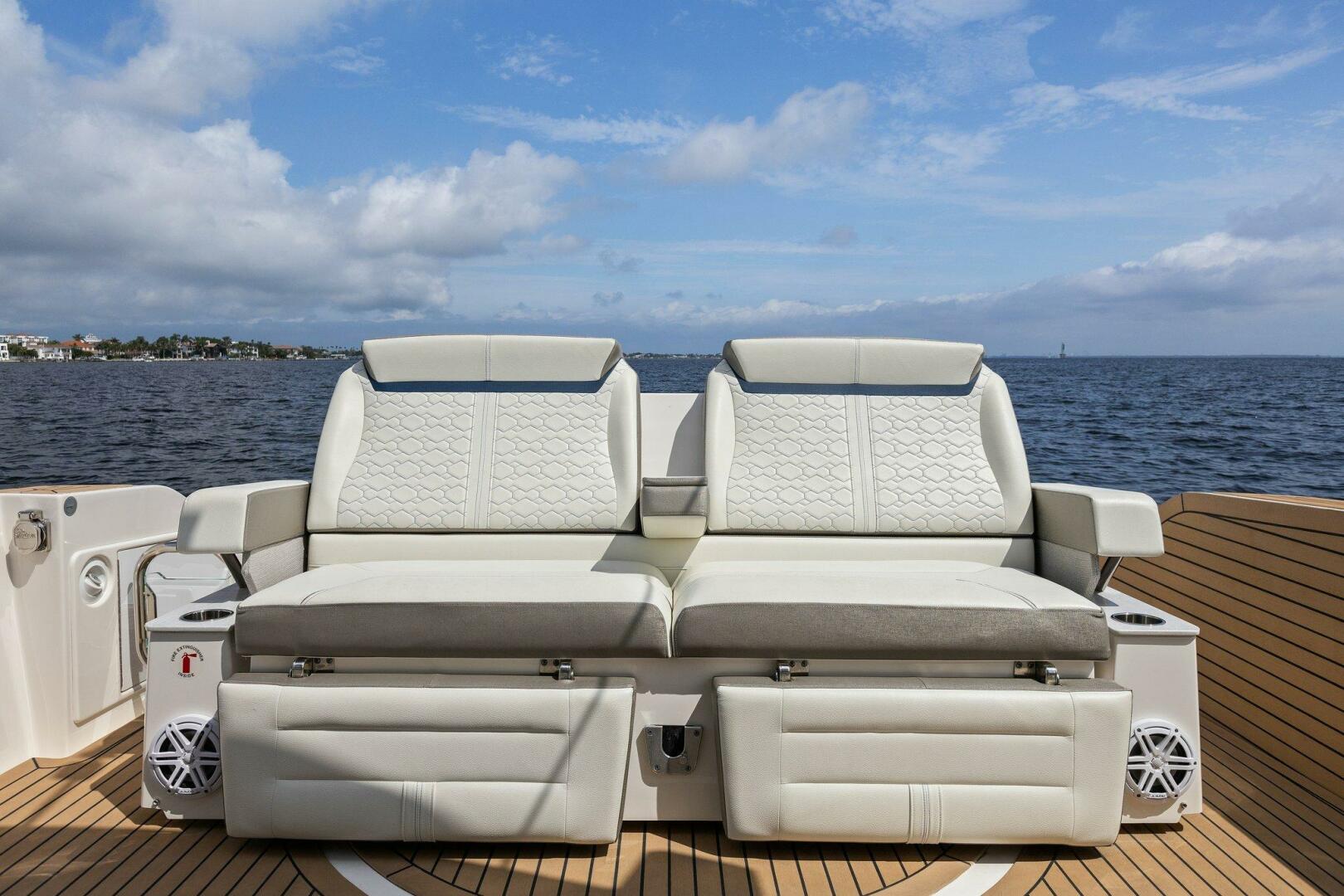 Slide: The Image of 2022 Tiara Sport 43 LE - 4746585