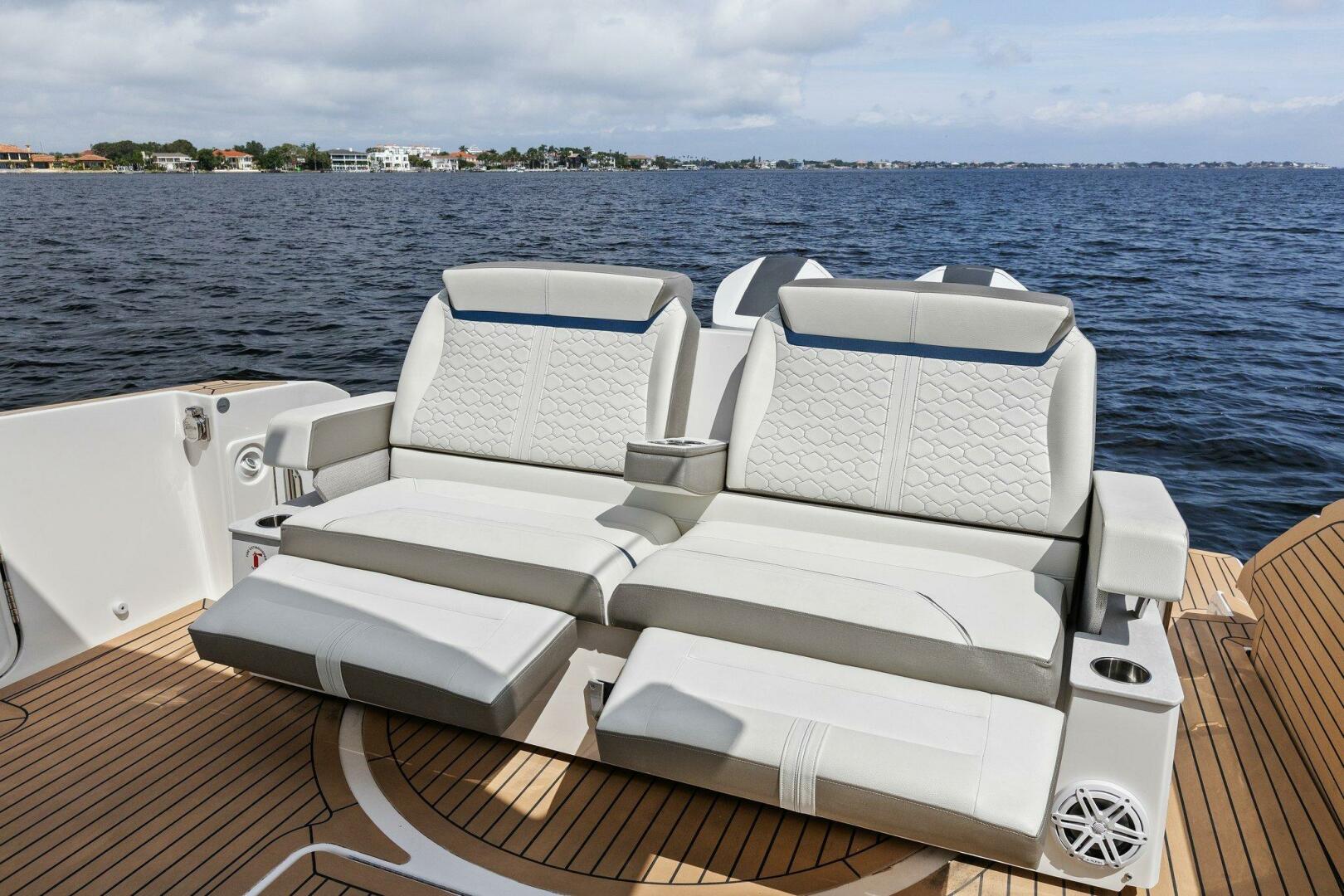 Slide: The Image of 2022 Tiara Sport 43 LE - 4746587