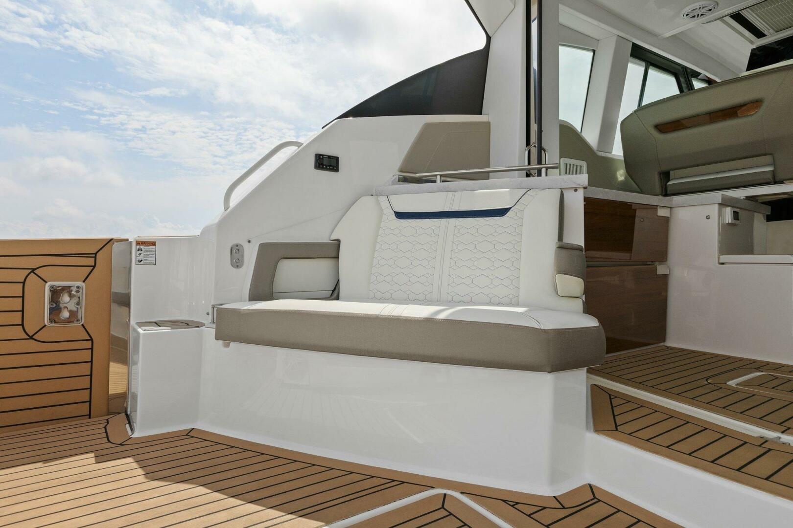 Slide: The Image of 2022 Tiara Sport 43 LE - 4746588