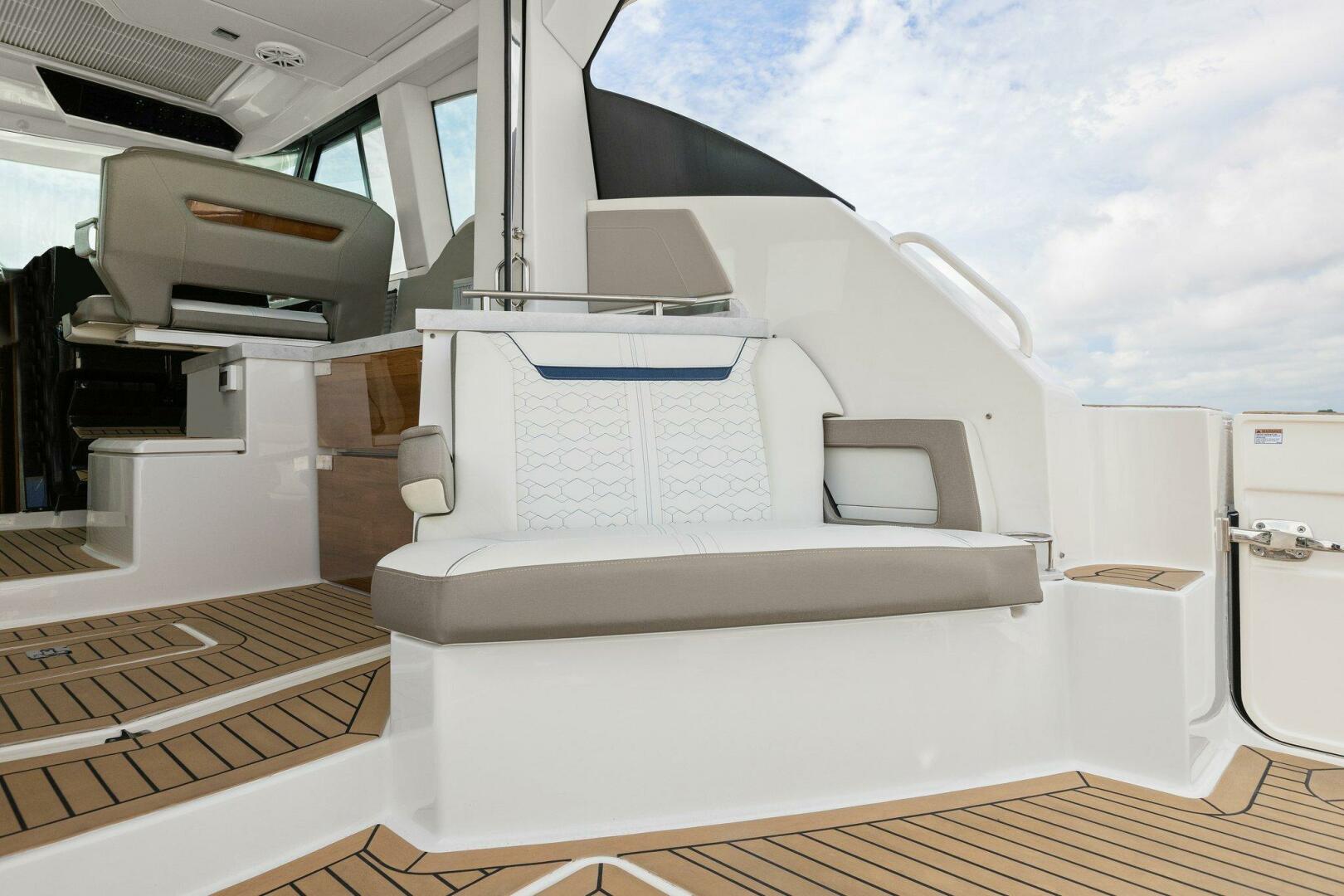 Slide: The Image of 2022 Tiara Sport 43 LE - 4746589