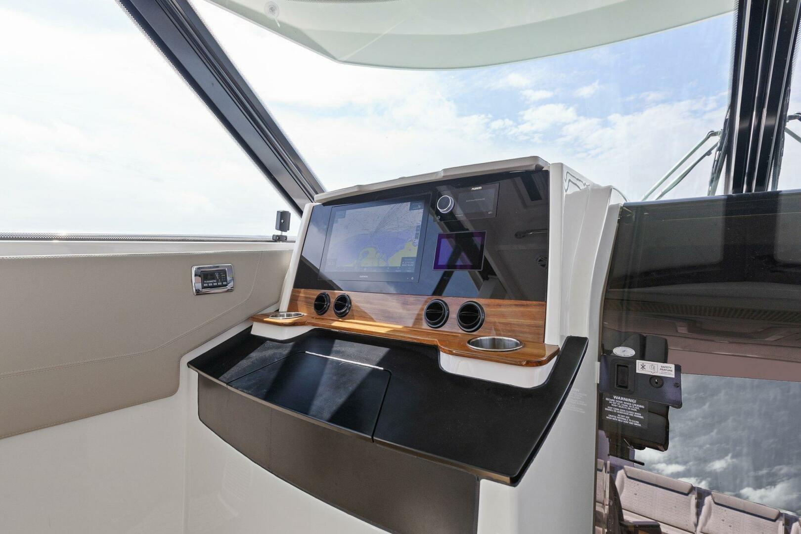 Slide: The Image of 2022 Tiara Sport 43 LE - 4746593